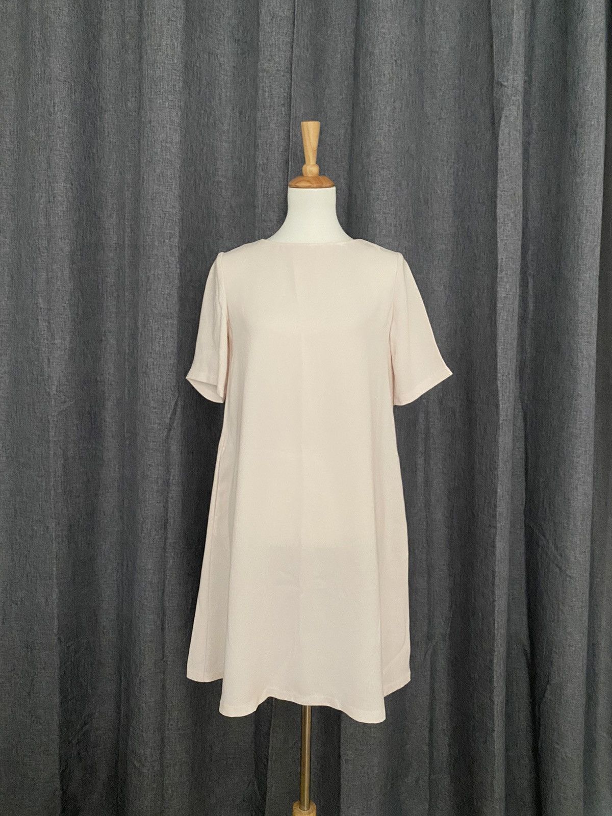 Uniqlo Women's dress Size M / US 6-8 / IT 42-44 - 1 Thumbnail