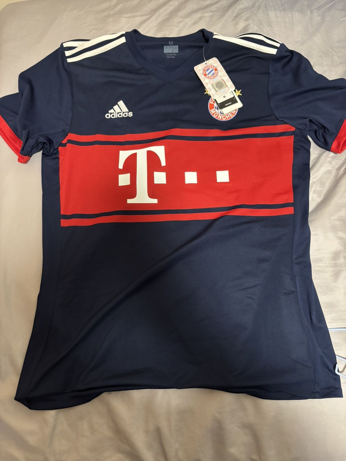 Adidas Bayern munich away 2017/18 signed alaba with autograph Size US M / EU 48-50 / 2 - 1 Thumbnail