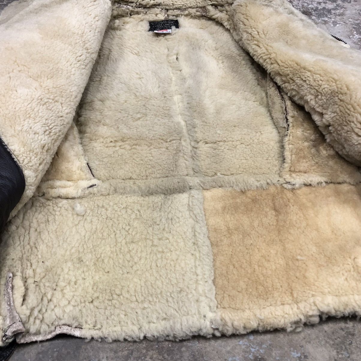 Avirex VTG Avirex THRASHED US Army Air Force Sheepskin B3 Jacket 🇺🇸 Size US M / EU 48-50 / 2 - 15 Thumbnail