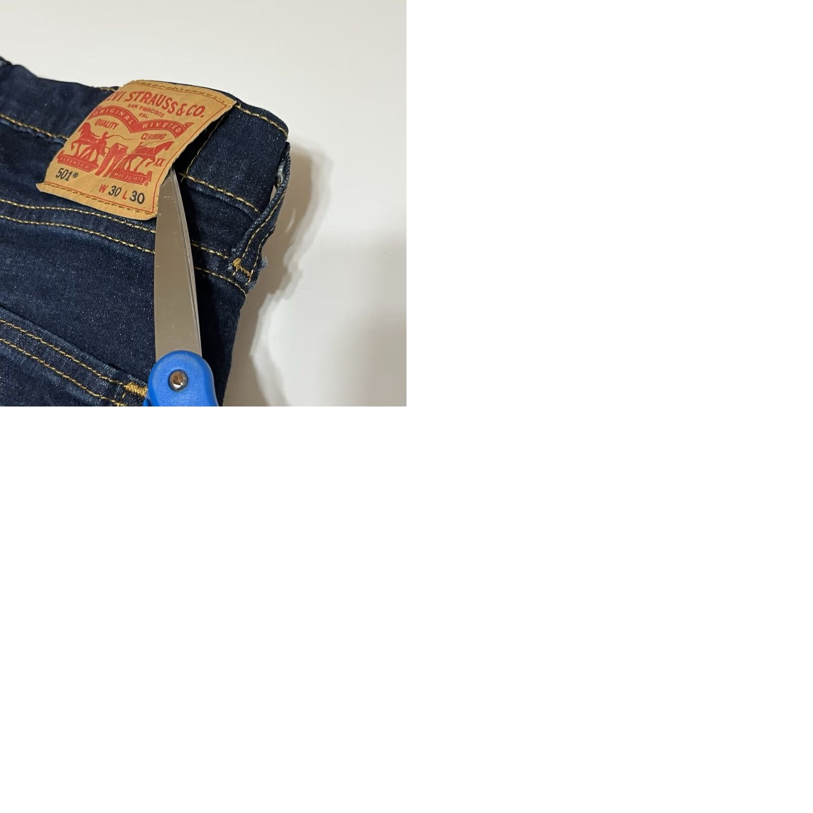 Levi's Levi's 501 Jeans Mens 30x30 30x29 Blue Denim Button Fly Straight Leg Regular Rise 80s 90s Music USA USA Leather patch? Size US 30 / EU 46 - 9 Thumbnail