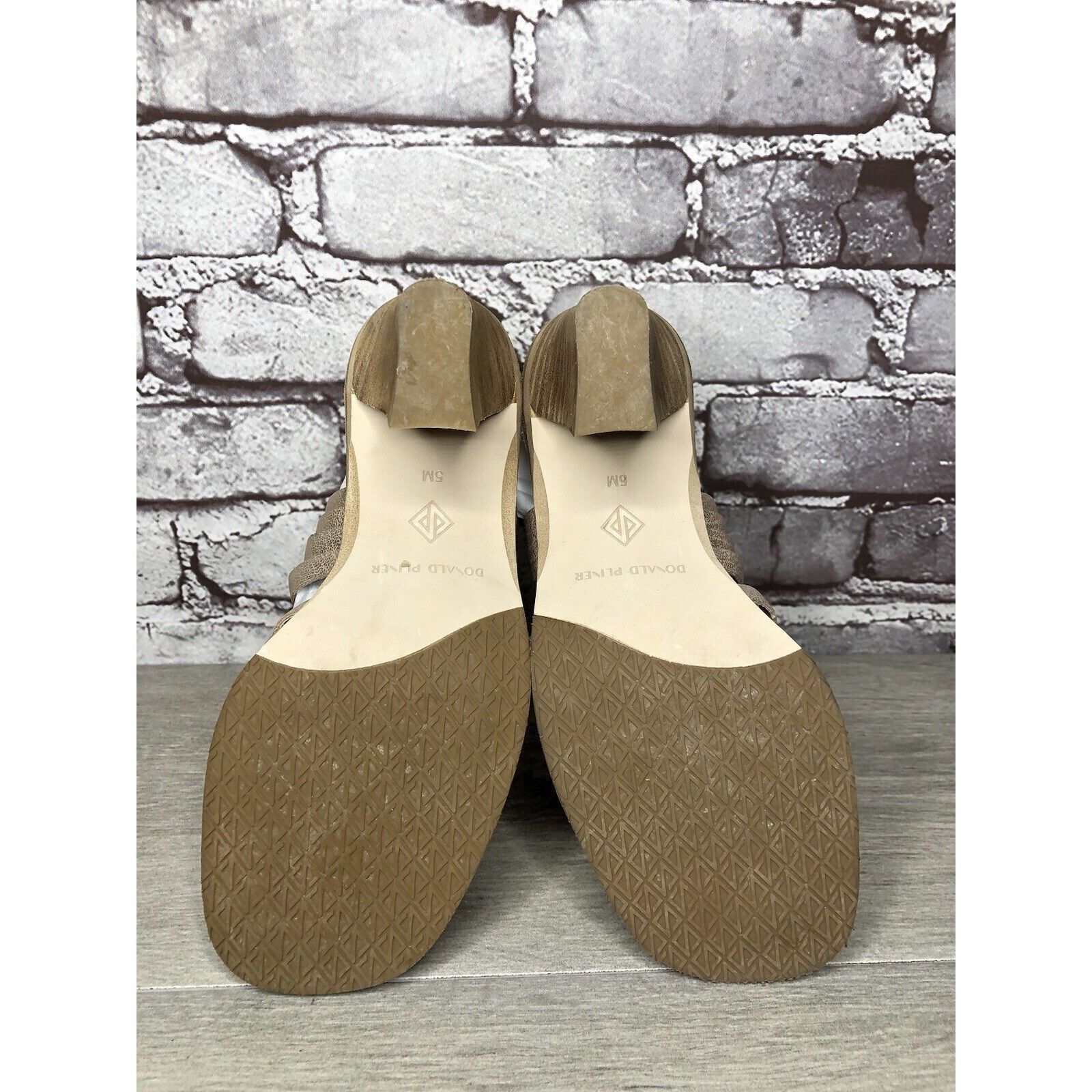 Donald Pliner Donald Pliner Junnah Gold Metallic Leather Ankle Strap Heel Size US 5.5 / IT 35.5 - 7 Thumbnail