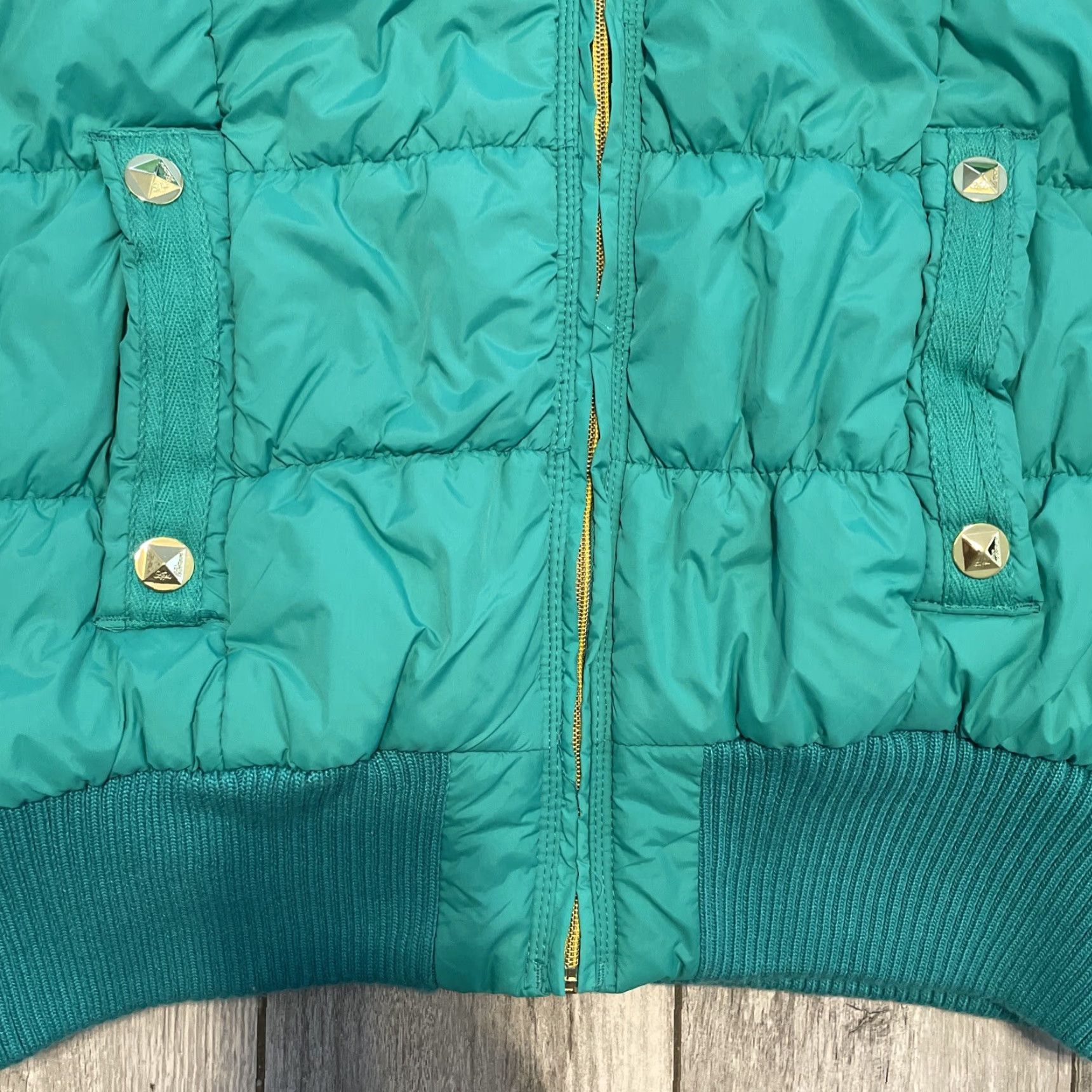 Vintage VINTAGE Apple Bottoms Puffer Vest Green Gold Studded 2XL Women Short Sleeveless Zip Up Y2K Hooded Puffer Jacket Size 40" / US 18 - 3 Thumbnail