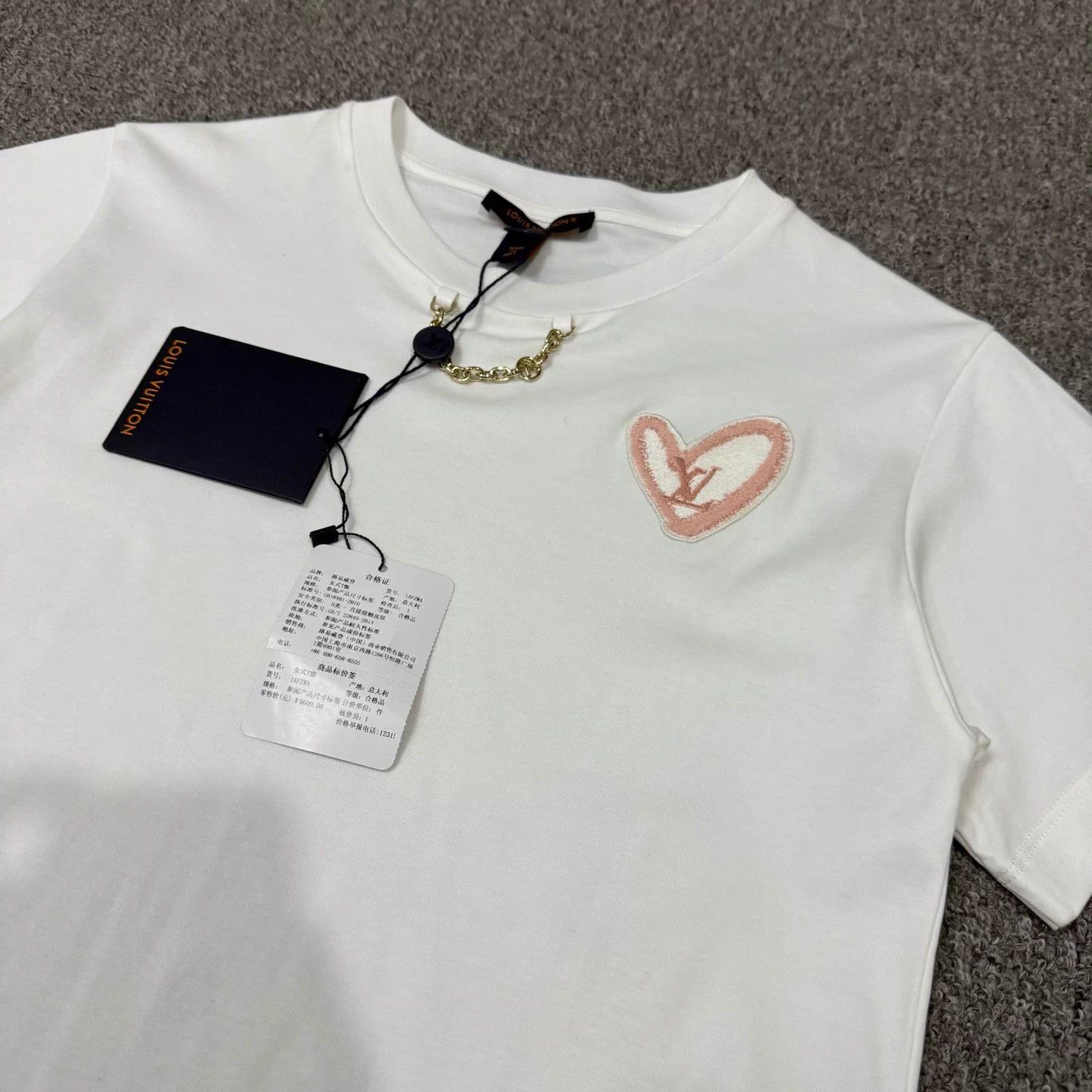 Louis Vuitton LV white heart patch short tee new with tags S Size S / US 4 / IT 40 - 3 Thumbnail