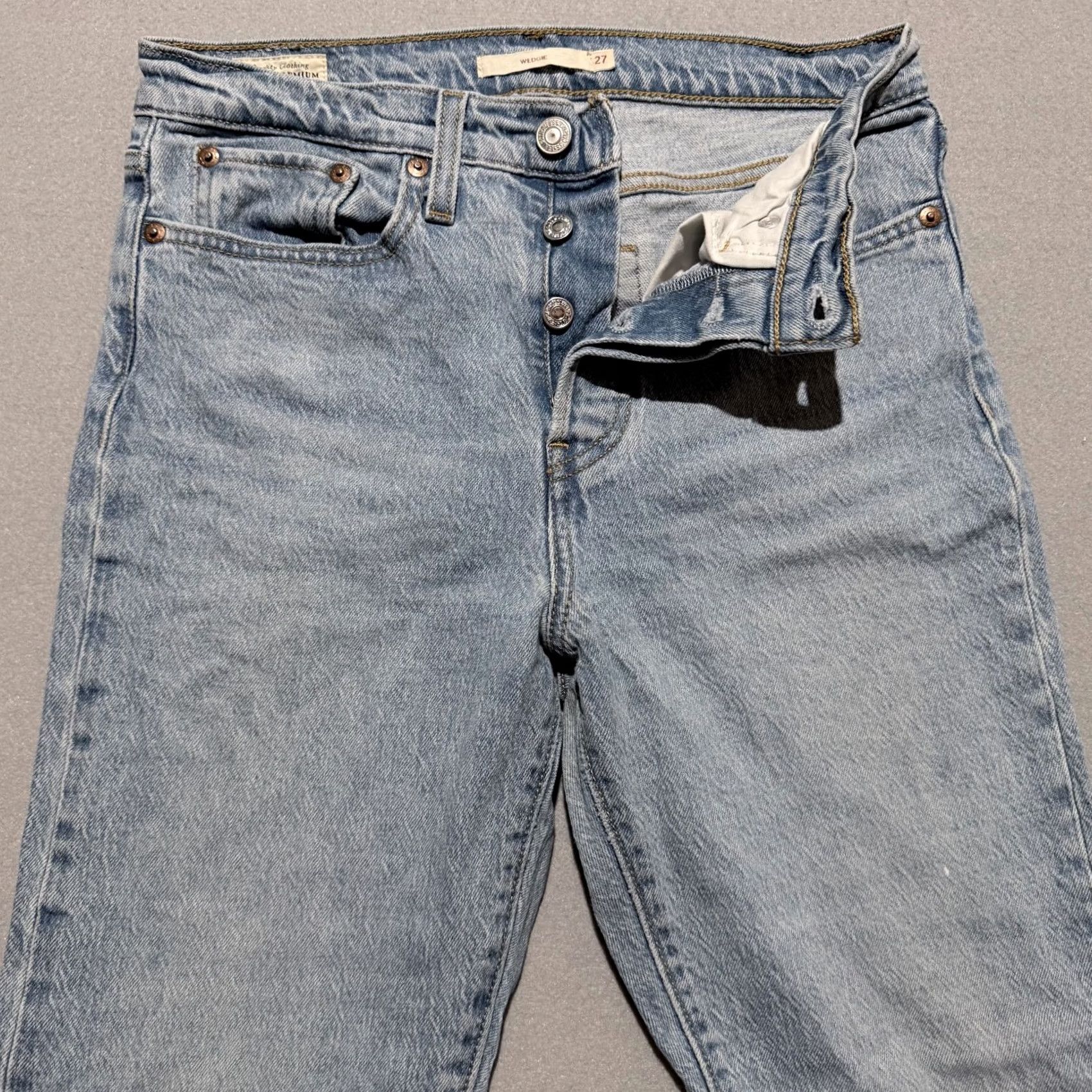 Levi's Levi's Jeans Women Blue Denim Mid Rise Button Fly Wedgie Straight 27 - 5-Pocket Design Denim, Regular Fit, Inseam 25.5 in, 90s City Theme - Womens Size 27" / US 4 / IT 40 - 3 Thumbnail
