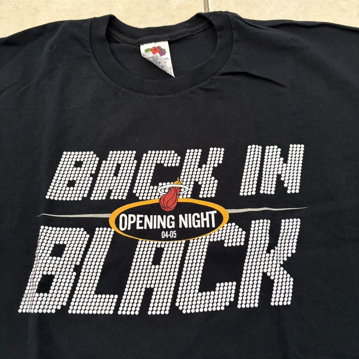 NBA × Vintage Vintage Miami Heat 04-05 Back In Black T-shirt Size US XL / EU 56 / 4 - 2 Thumbnail