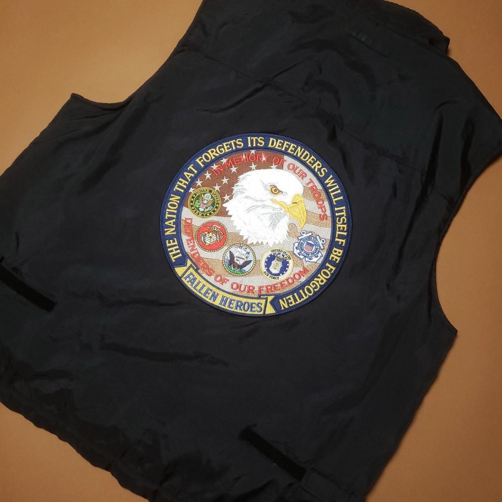Gap Vintage Gap Veteran Embroidered Vest Mens Large Size US L / EU 52-54 / 3 - 6 Thumbnail
