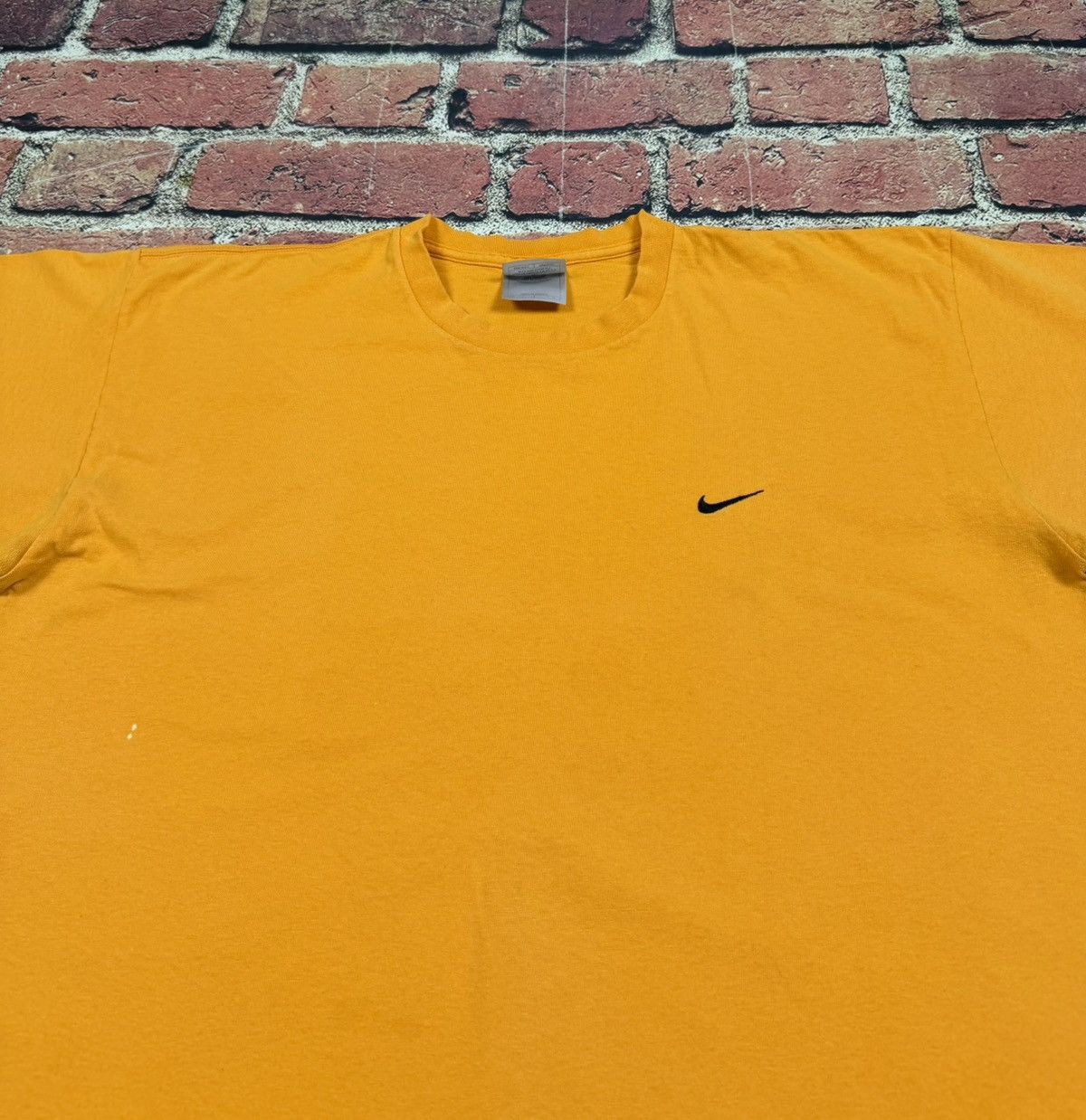 Vintage Vintage Nike Mini Swoosh T-Shirt Mustard Yellow 90s Y2K Size US L / EU 52-54 / 3 - 5 Thumbnail