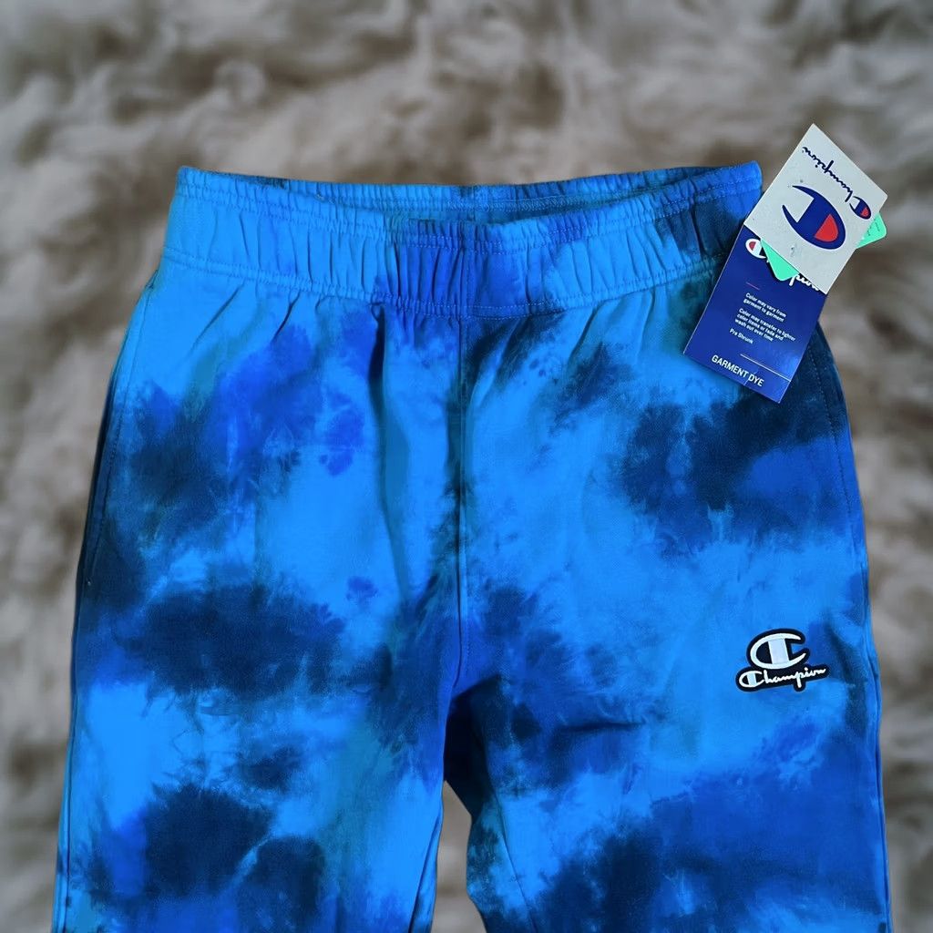 Champion NWT - "Champion" is the brand Size US 29 - 1 Thumbnail