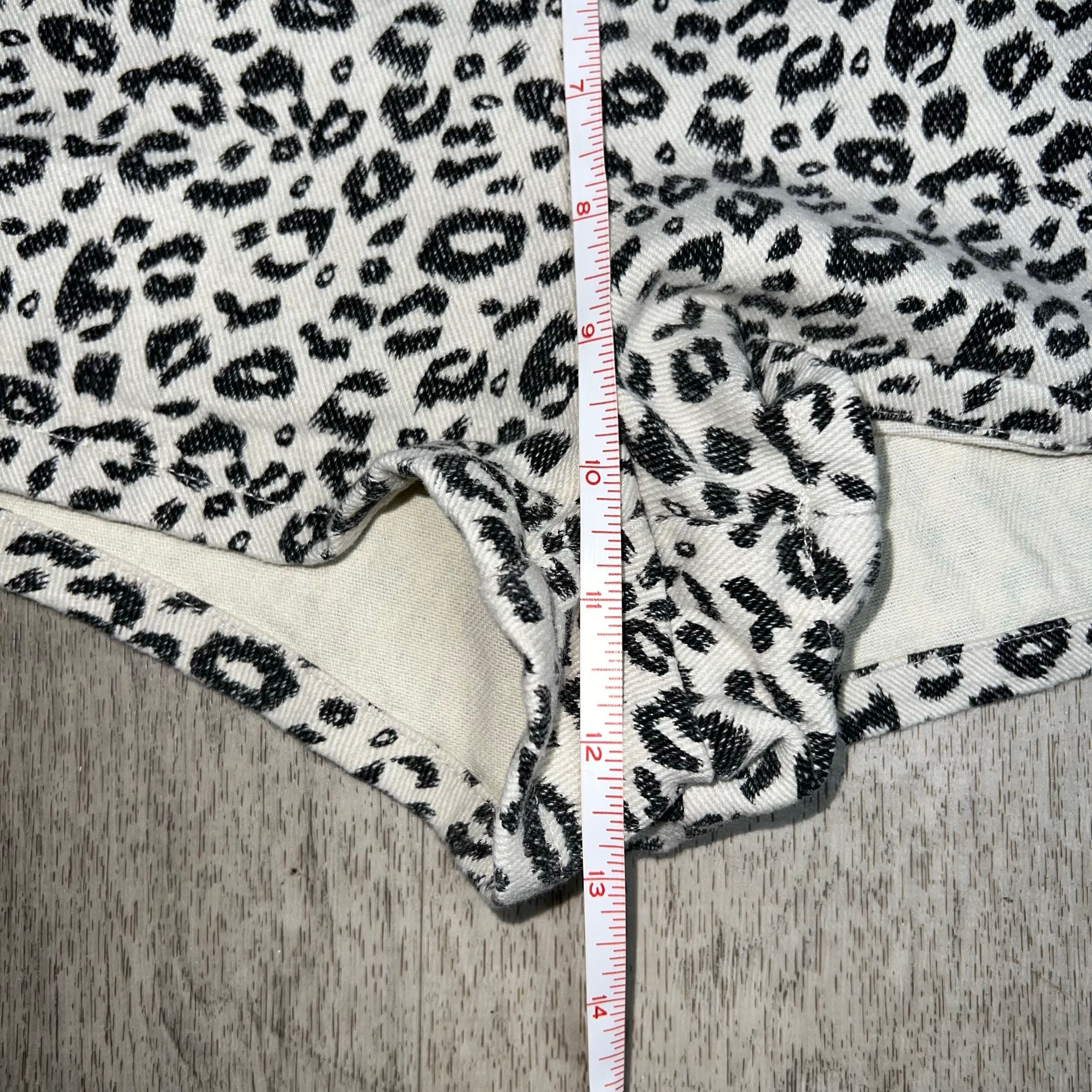 Free People Altar'd State, Front Zip Leopard Print Cream & Black Short Shorts Small Size 26" / US 2 / IT 38 - 6 Thumbnail