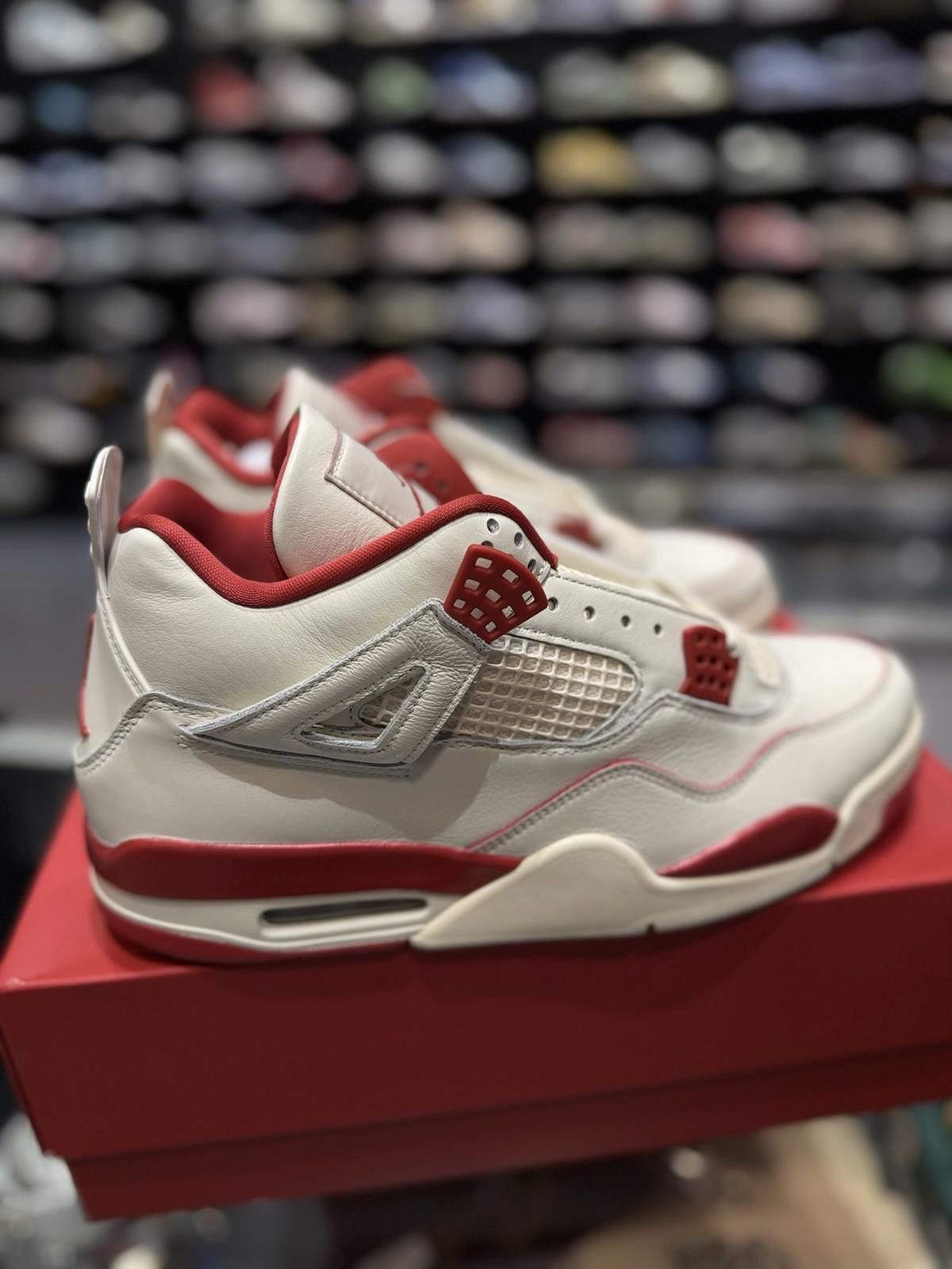 Jordan Brand Nike Air Jordan 4 Retro Valentines Day Size 13.5W / 12M Size US 12 / IT 42 - 2 Thumbnail
