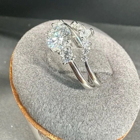 Other 1ct moissanite ring Size ONE SIZE - 2 Thumbnail