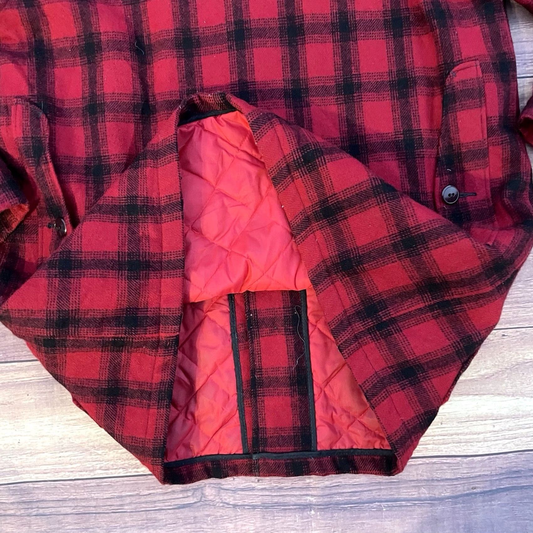 Vintage VINTAGE Woolrich Wool Mackinaw Hunting Jacket Coat Buffalo Plaid Men’s 40 Sz M Red/black plaid Outdoor Hunting Wool Overcoat Fall Winter Regular Size US XXS / EU 40 - 6 Thumbnail