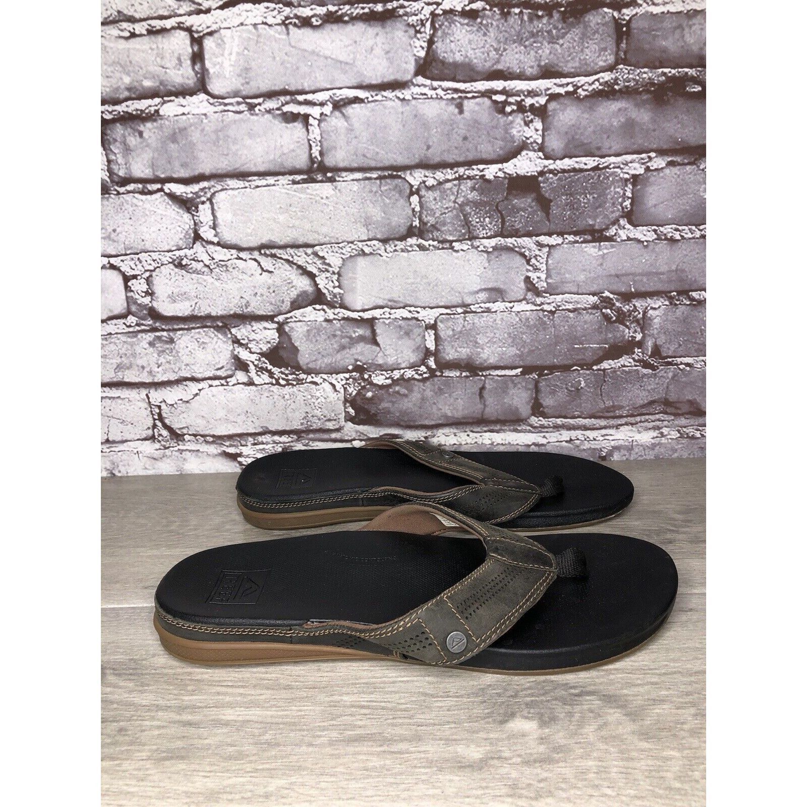 REEF Reef Gray Synthetic Flip-Flops ￼Casual Beach Sandals Men Sz Size US 11 / EU 44 - 10 Thumbnail