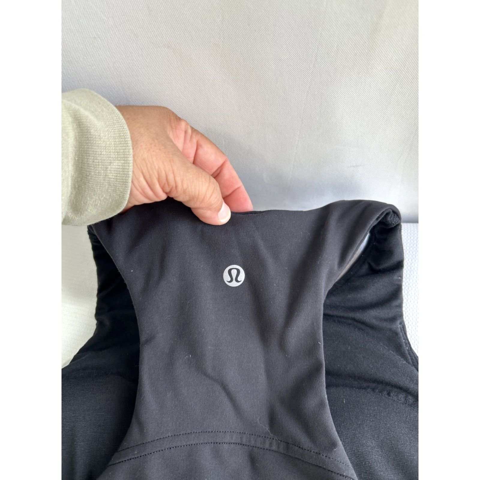 Lululemon Lululemon Align High Neck Tank Top Womens Size 4 Black Built-In Bra Gym Workout Activewear Vest?CTION Size S / US 4 / IT 40 - 3 Thumbnail