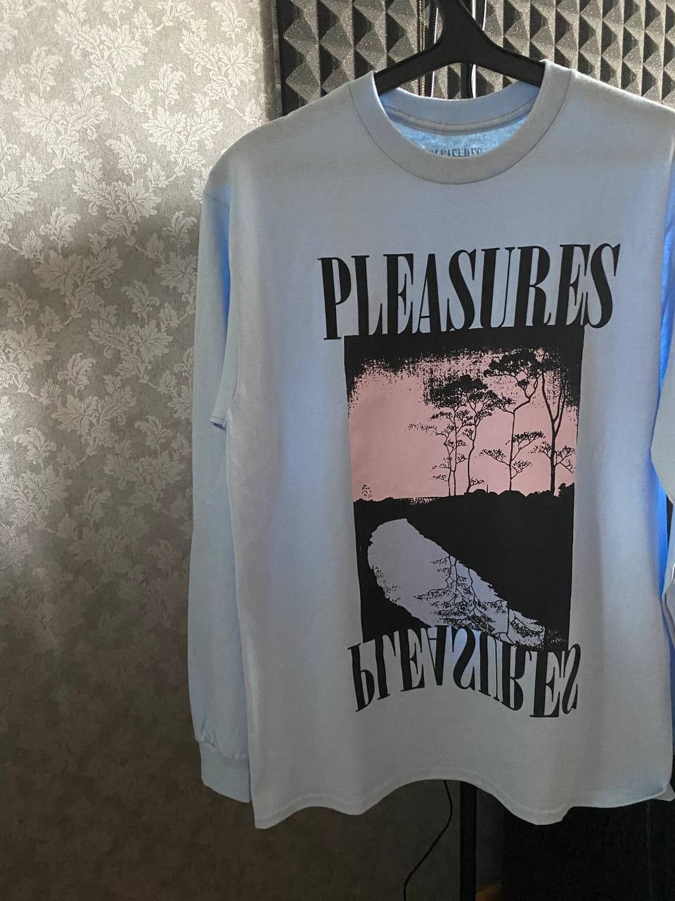 Pleasures Pleasures - River Longsleeve Size US L / EU 52-54 / 3 - 9 Thumbnail