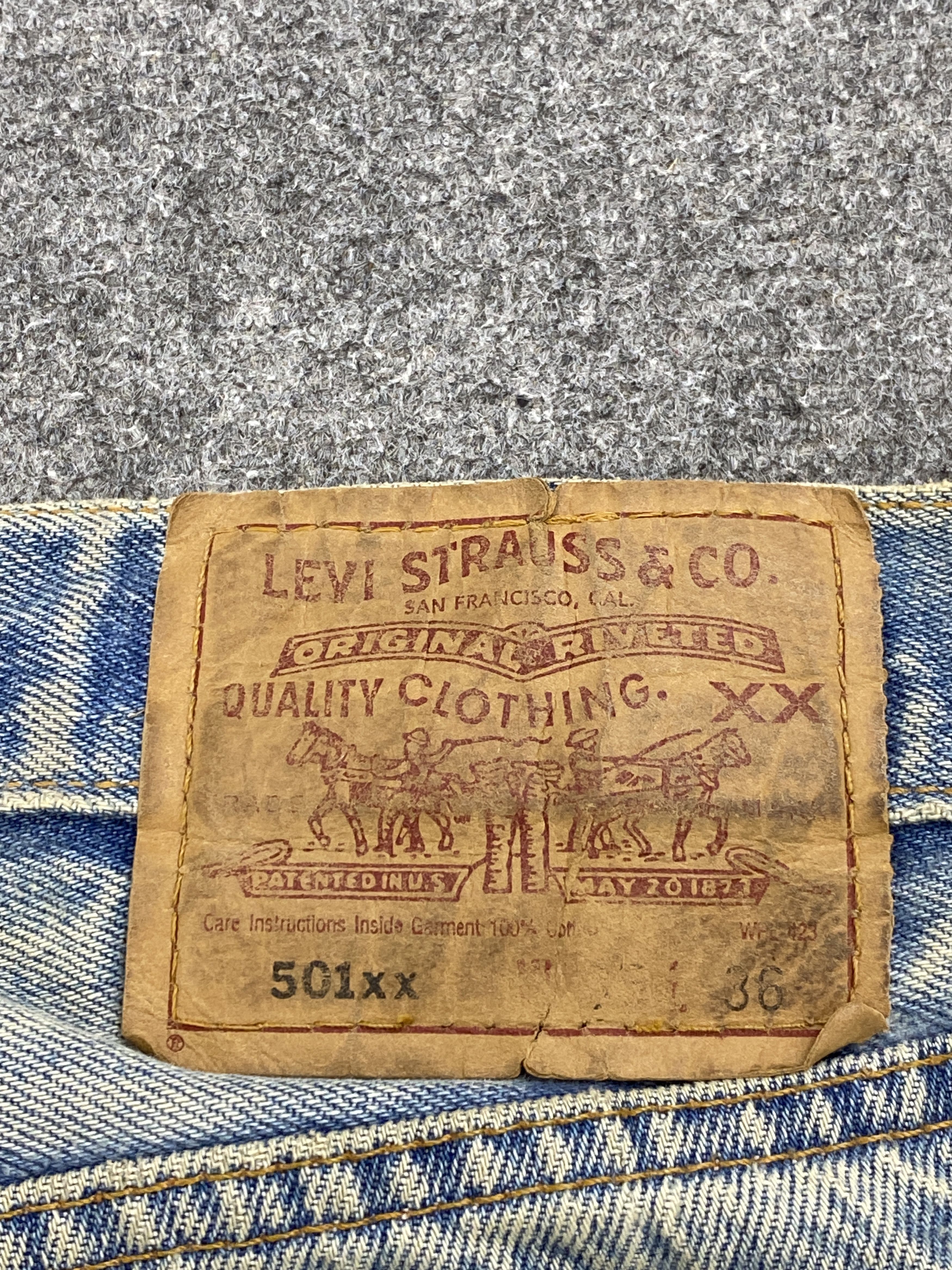 Levi's × Vintage Distressed Vintage 90s Levis 501 Light Washed Denim Jeans Size US 33 - 5 Thumbnail