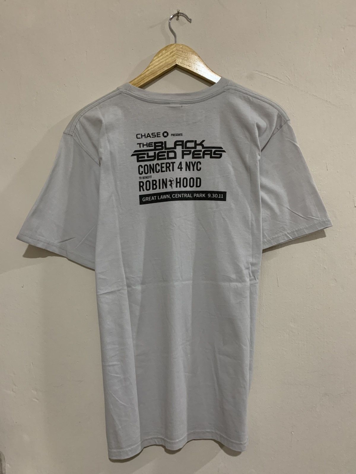 Band Tees The Black Eyed Peas 2011 Tour T Shirt Size US L / EU 52-54 / 3 - 3 Thumbnail