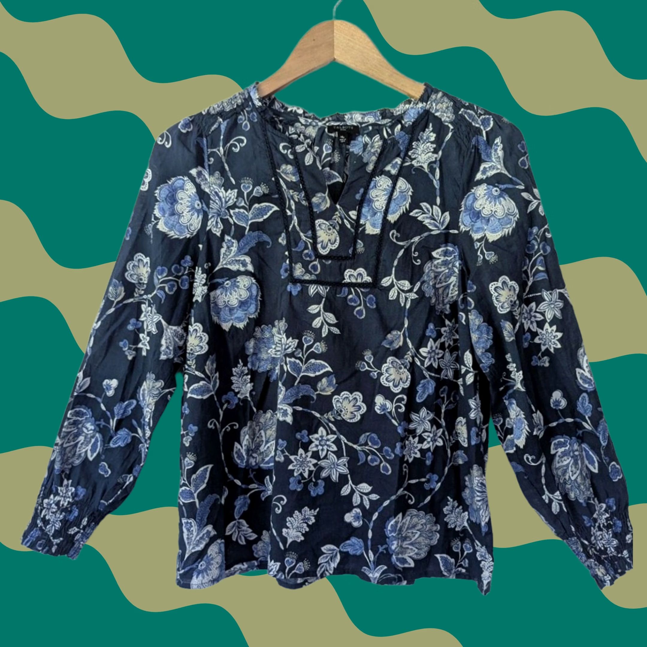 Talbots Talbots Blouse Long Sleeve Navy Floral Peasant Top Women MP Preppy 100% Cotton EUC Ladies Petite Blue Size M / US 6-8 / IT 42-44 - 1 Thumbnail