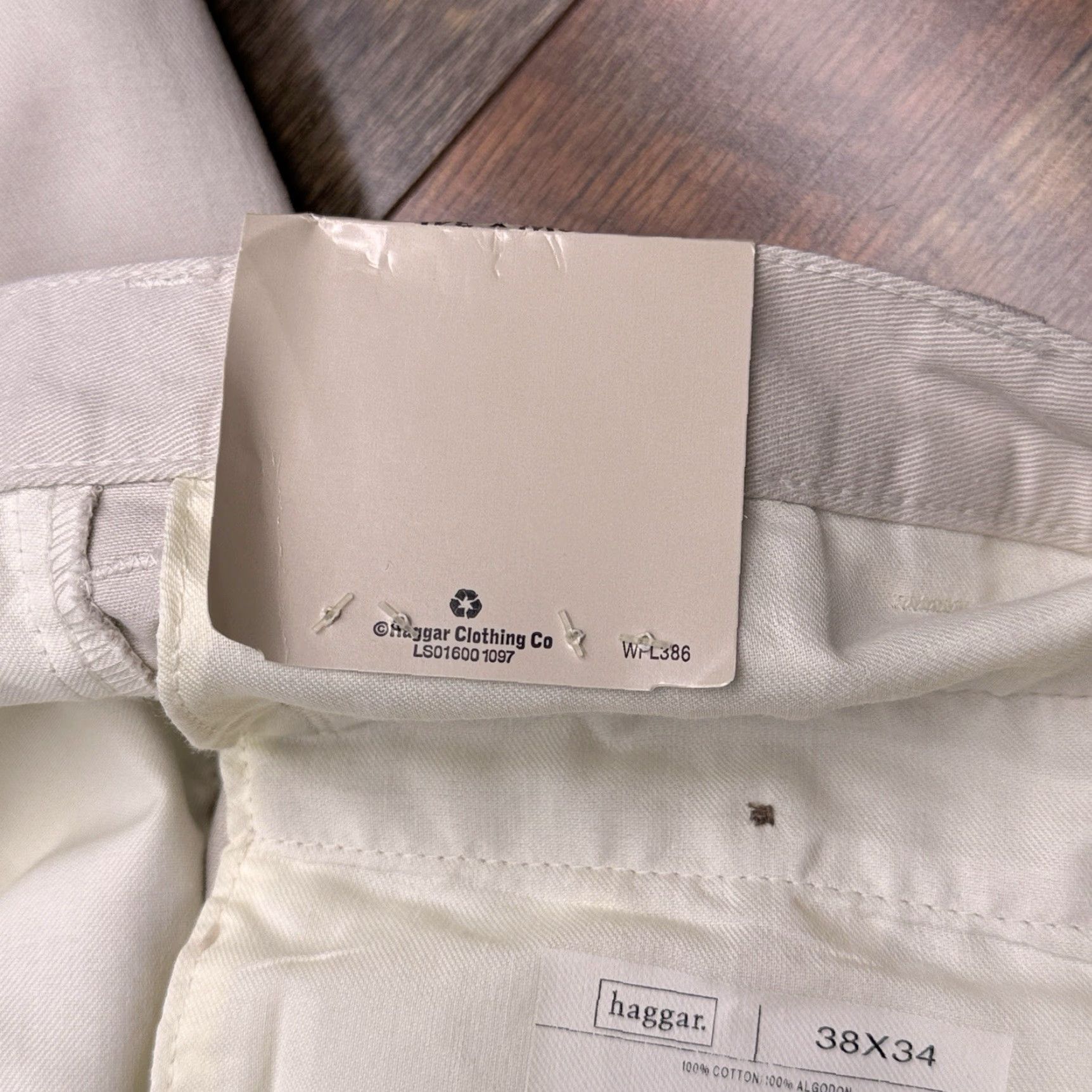 Haggar VINTAGE Haggar Khakis Pants Mens 38x34 Beige Pleated Relaxed Fit New Size US 38 / EU 54 - 6 Thumbnail