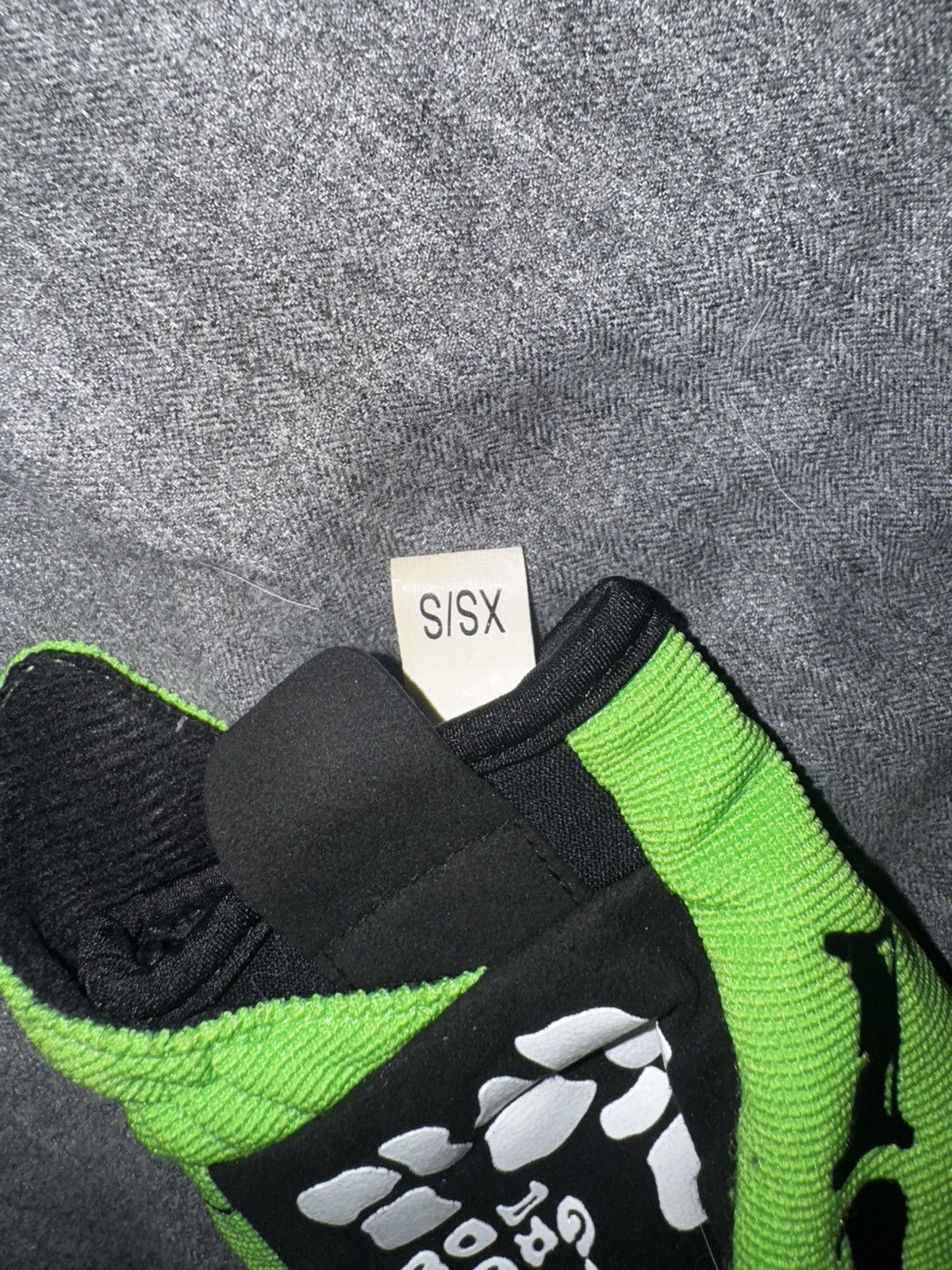 Grenade RARE MISFITS X GRENADE GLOVES + MITTENS 2007 DROP SIZE SMALL Size ONE SIZE - 5 Thumbnail