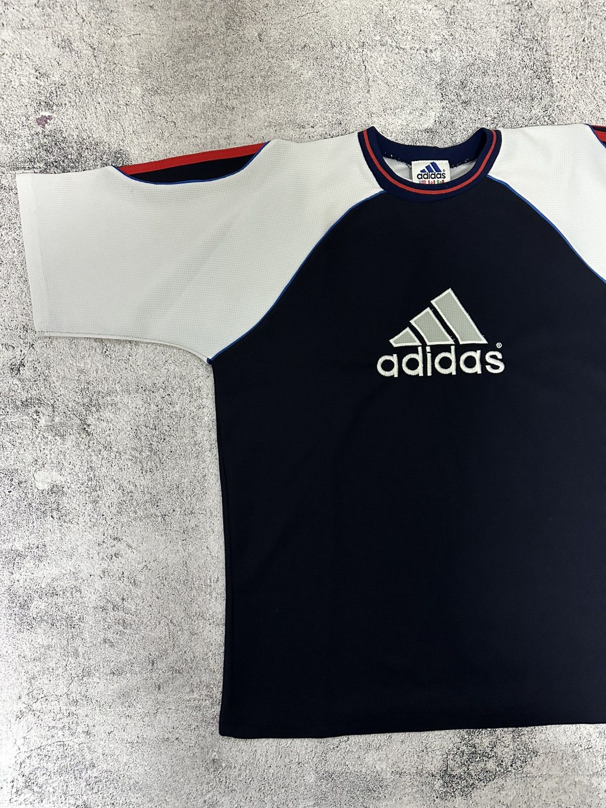 Adidas Vintahe Adidas T-shirt Big Embroidered Logo Centre Size US XXL / EU 58 / 5 - 2 Thumbnail