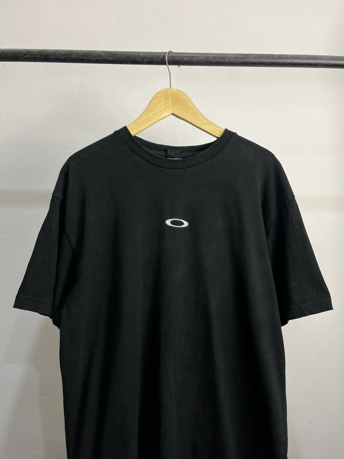 Oakley Vintage Oakley Software Center Logo T-Shirt Size US XL / EU 56 / 4 - 2 Thumbnail