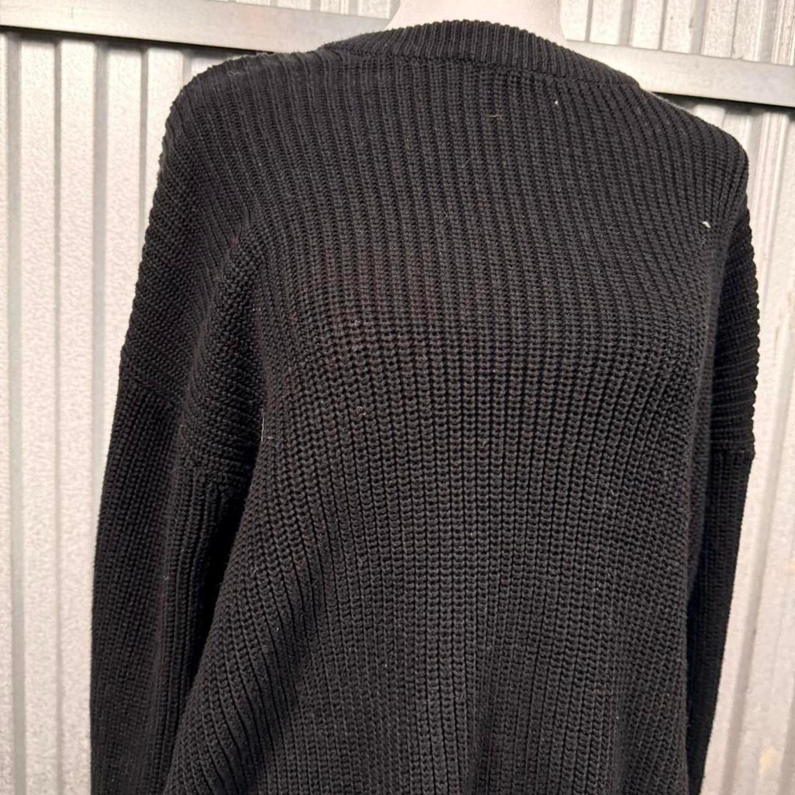 Brandy Melville ClassicBlack brandy melville sweater Size M / US 6-8 / IT 42-44 - 2 Thumbnail