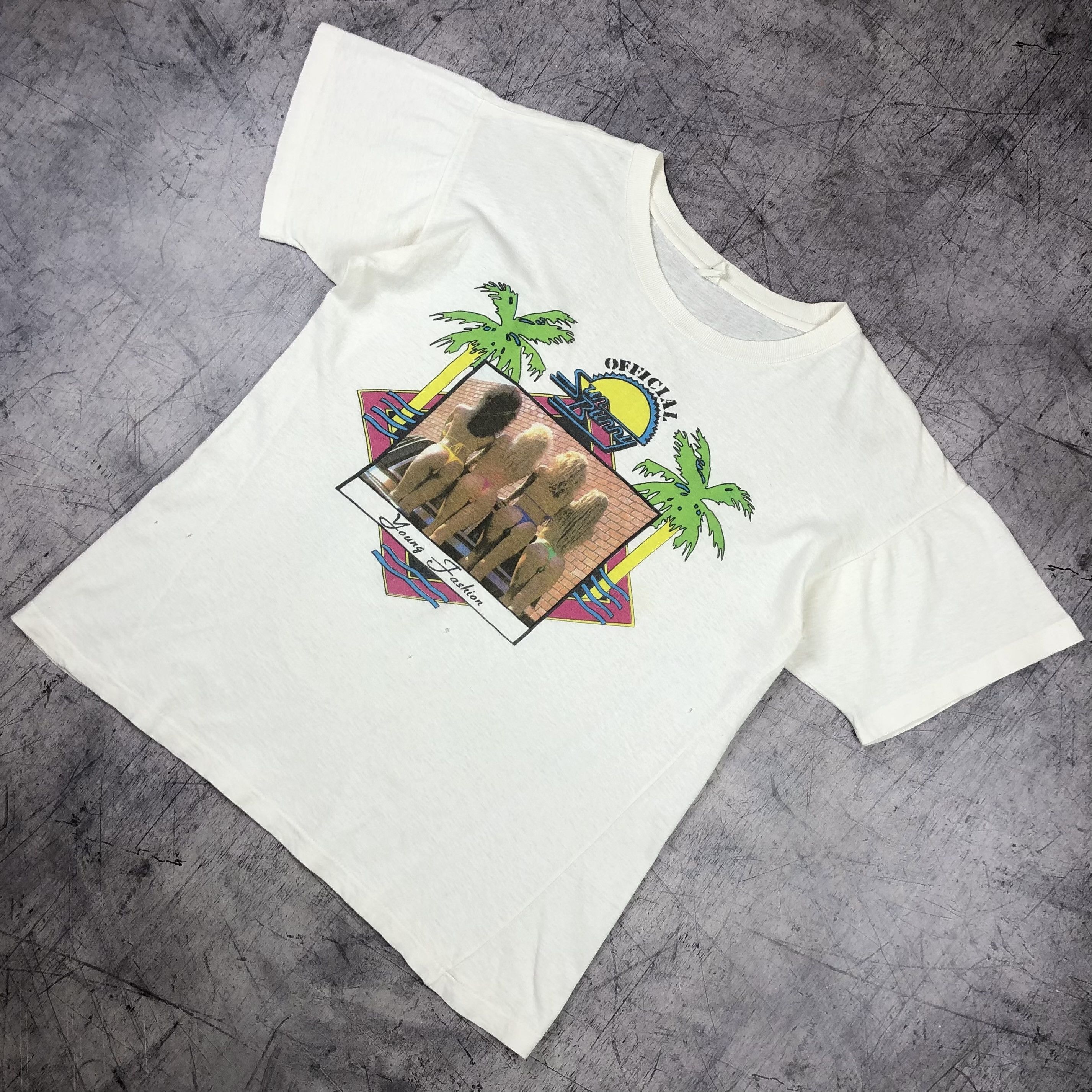 Vintage Young Fashion Official Sun Bunny Sexy Girls Tee Size US M / EU 48-50 / 2 - 4 Thumbnail