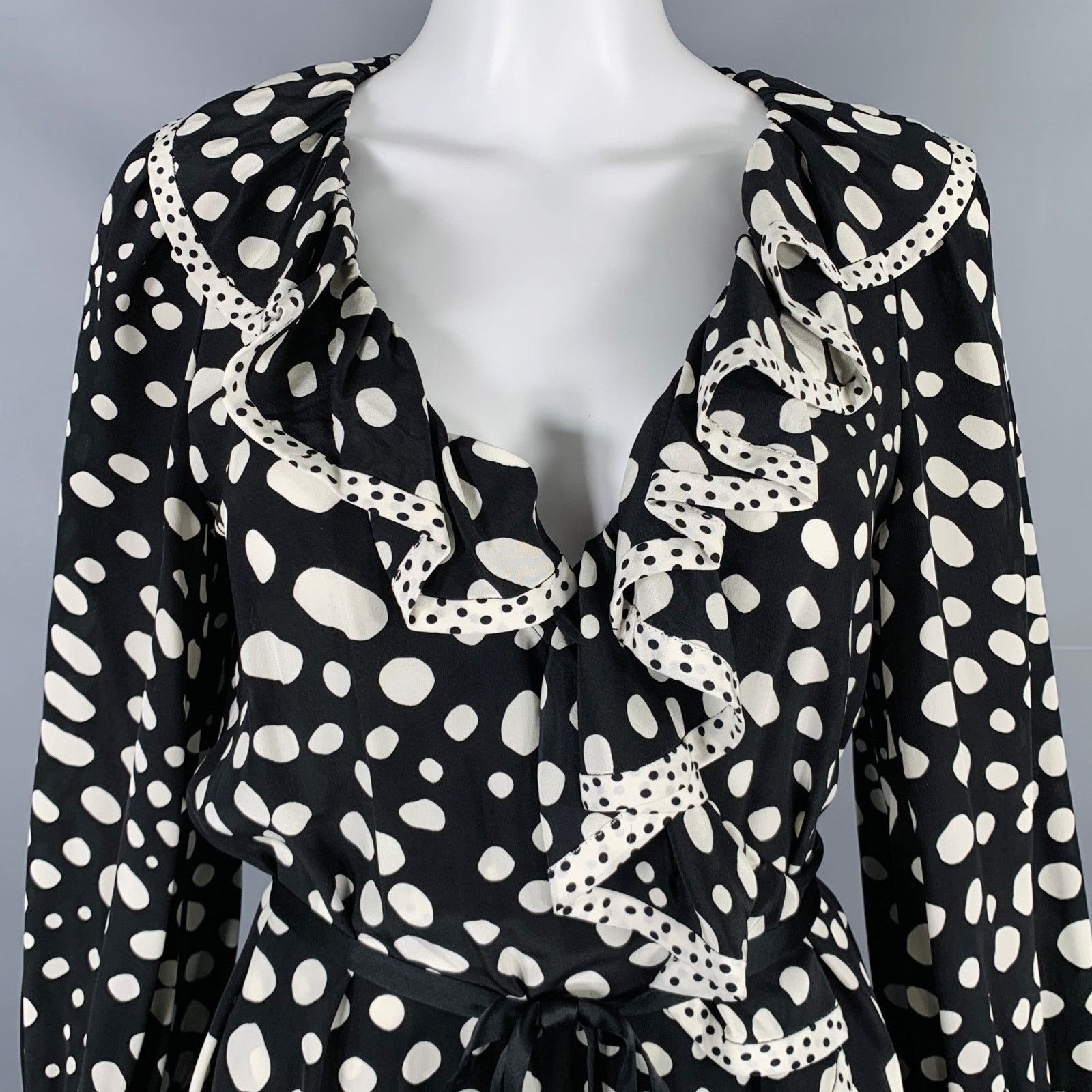 Marc Jacobs MARC JACOBS Size 4 Black White Polka Dot Wrap Dress Size S / US 4 / IT 40 - 2 Thumbnail
