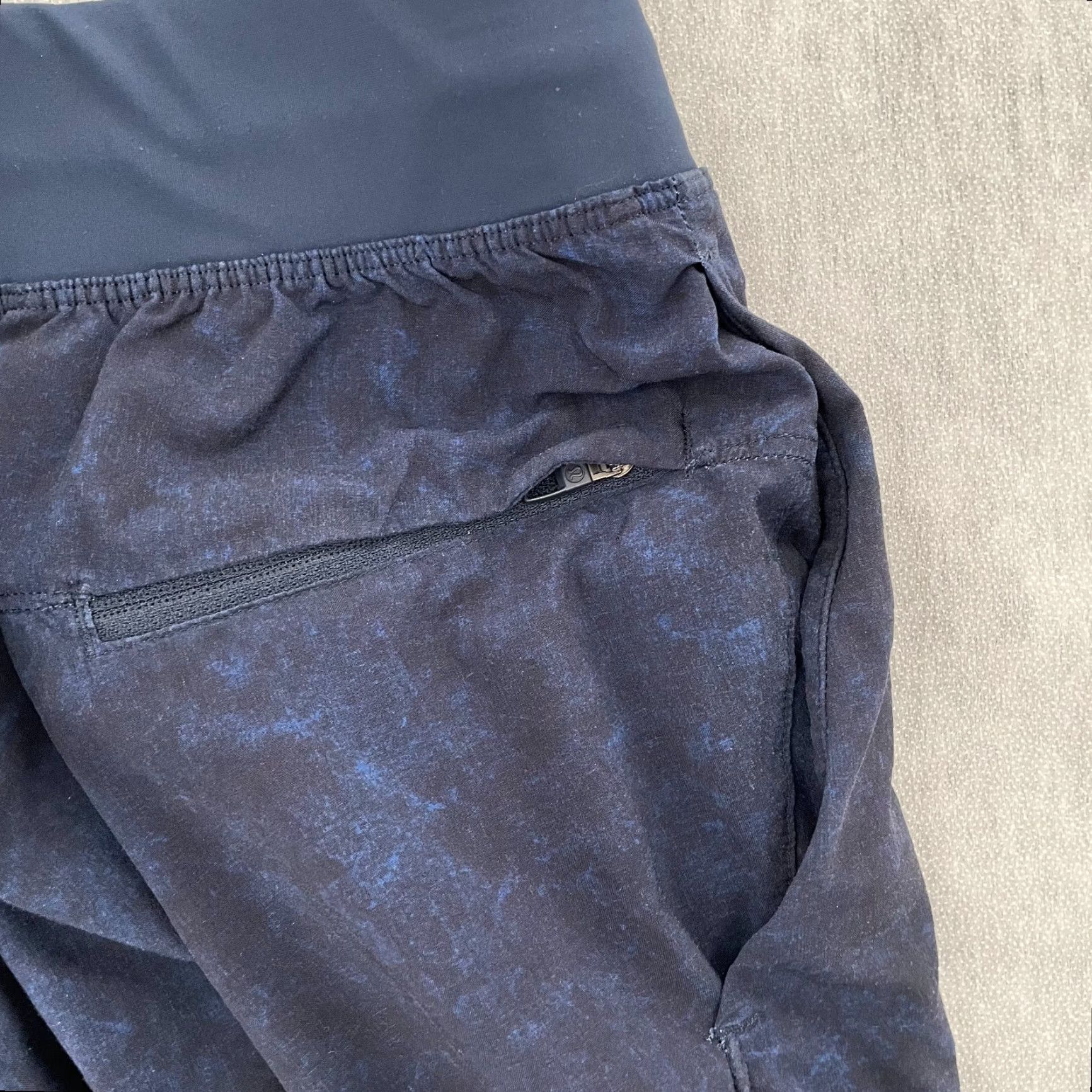 Lululemon VINTAGE? No — Lululemon THE Unlined Drawstring Men’s Shorts M Blue Athletic Gym Logo 7.5in Inseam Pockets Activewear Running & Training Mens M Size US 31 - 4 Thumbnail