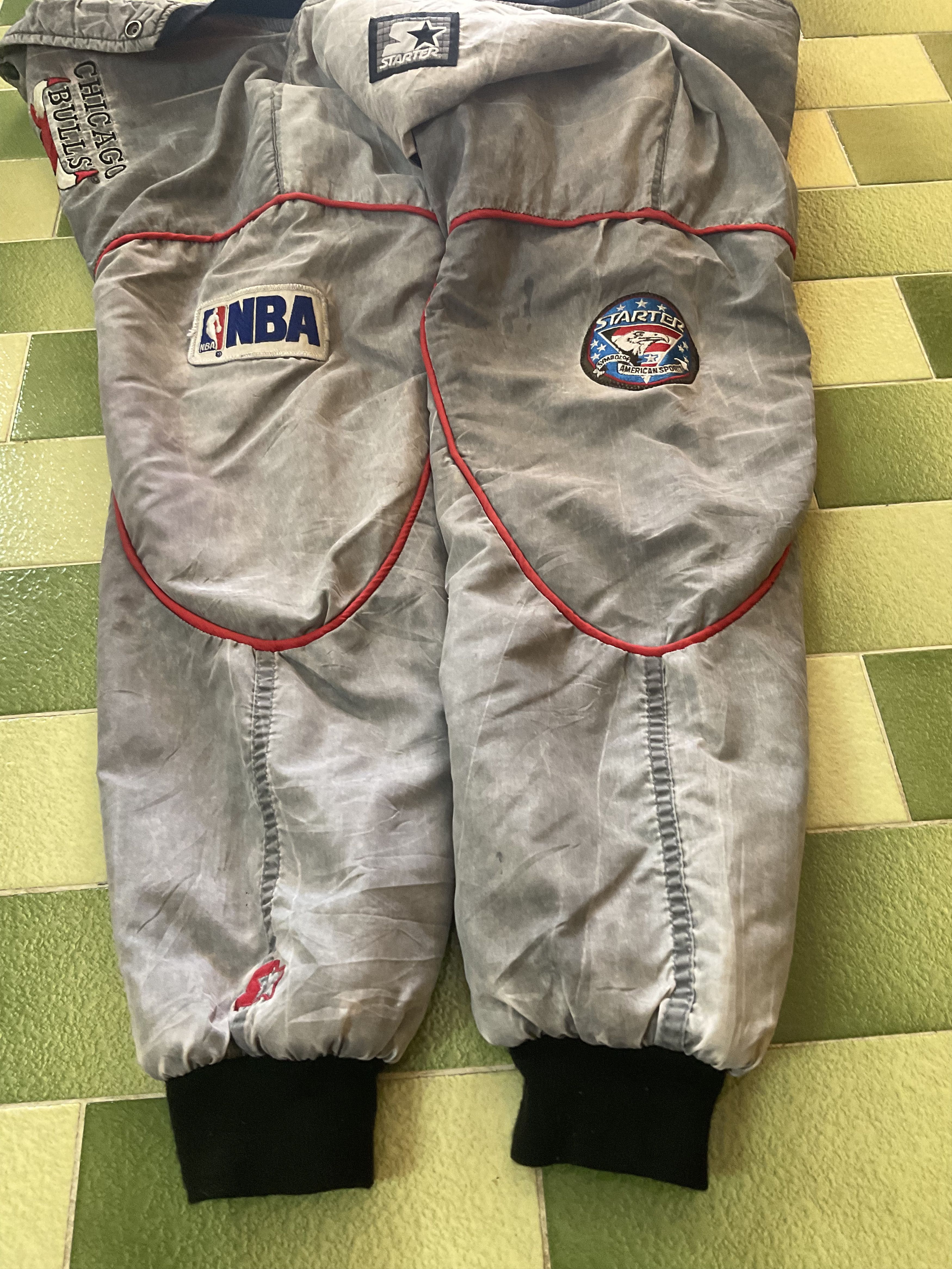 NBA Vintage 90s Starter NBA Chicago Bulls Bomber Jacket Size US L / EU 52-54 / 3 - 6 Thumbnail