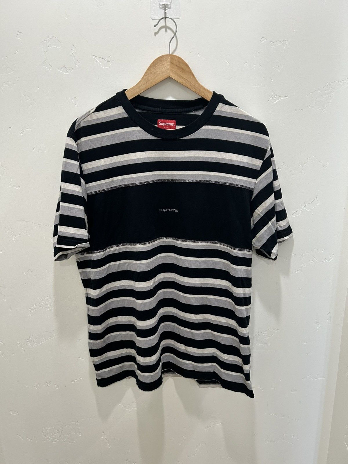 Supreme Supreme Grey Striped Stitch Tee Size US M / EU 48-50 / 2 - 1 Thumbnail