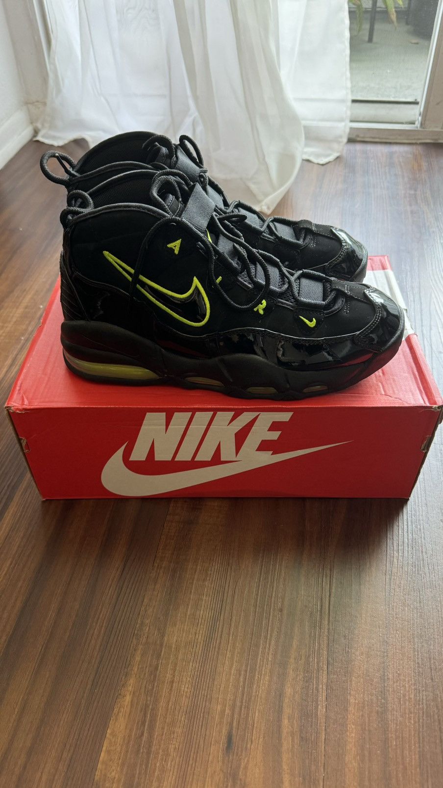 Nike air max uptempo '95 trainer black / volt best sale