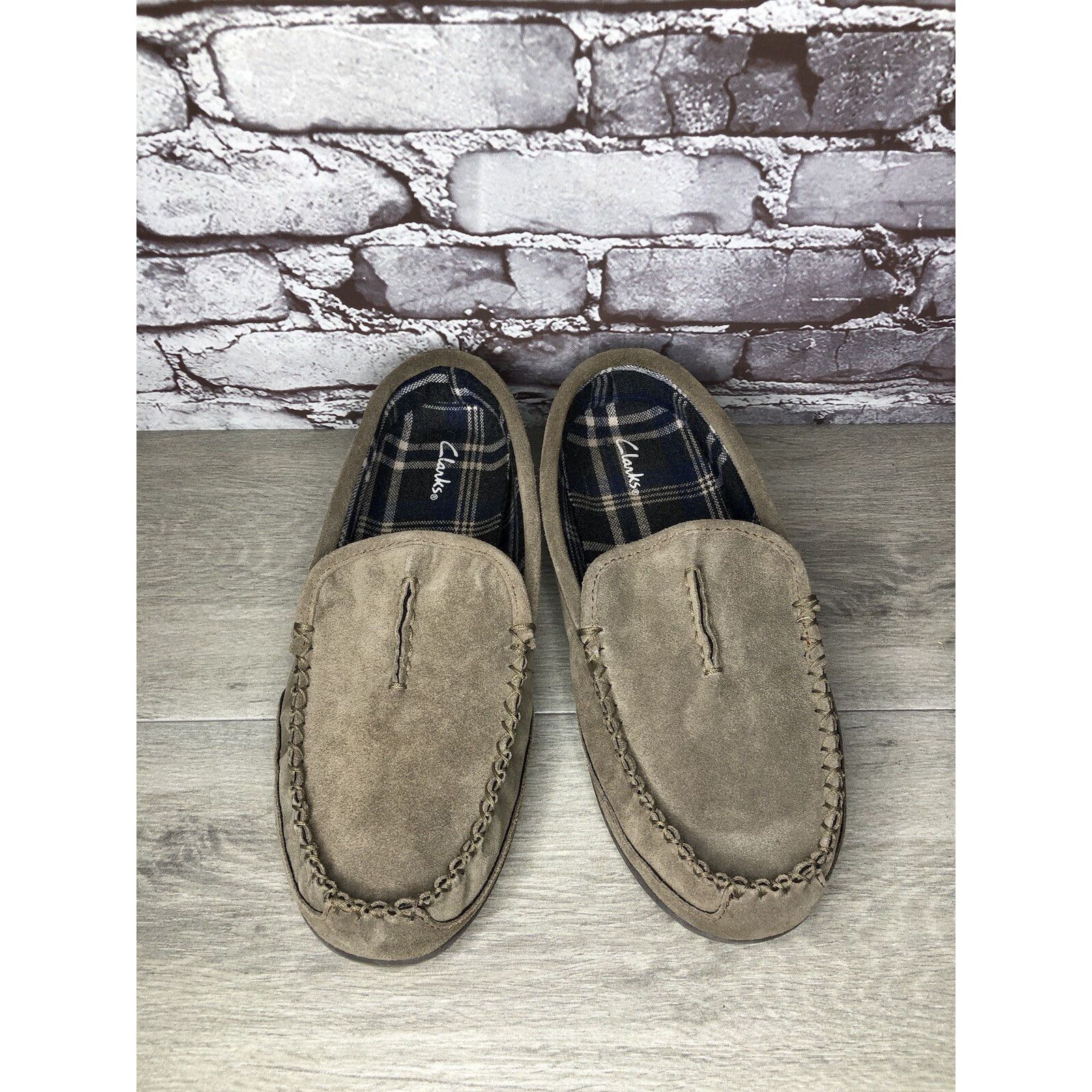 Clarks Clarks Taupe Suede Moccasin Comfort Plaid Lined House Slippe Size US 13 / EU 46 - 9 Thumbnail