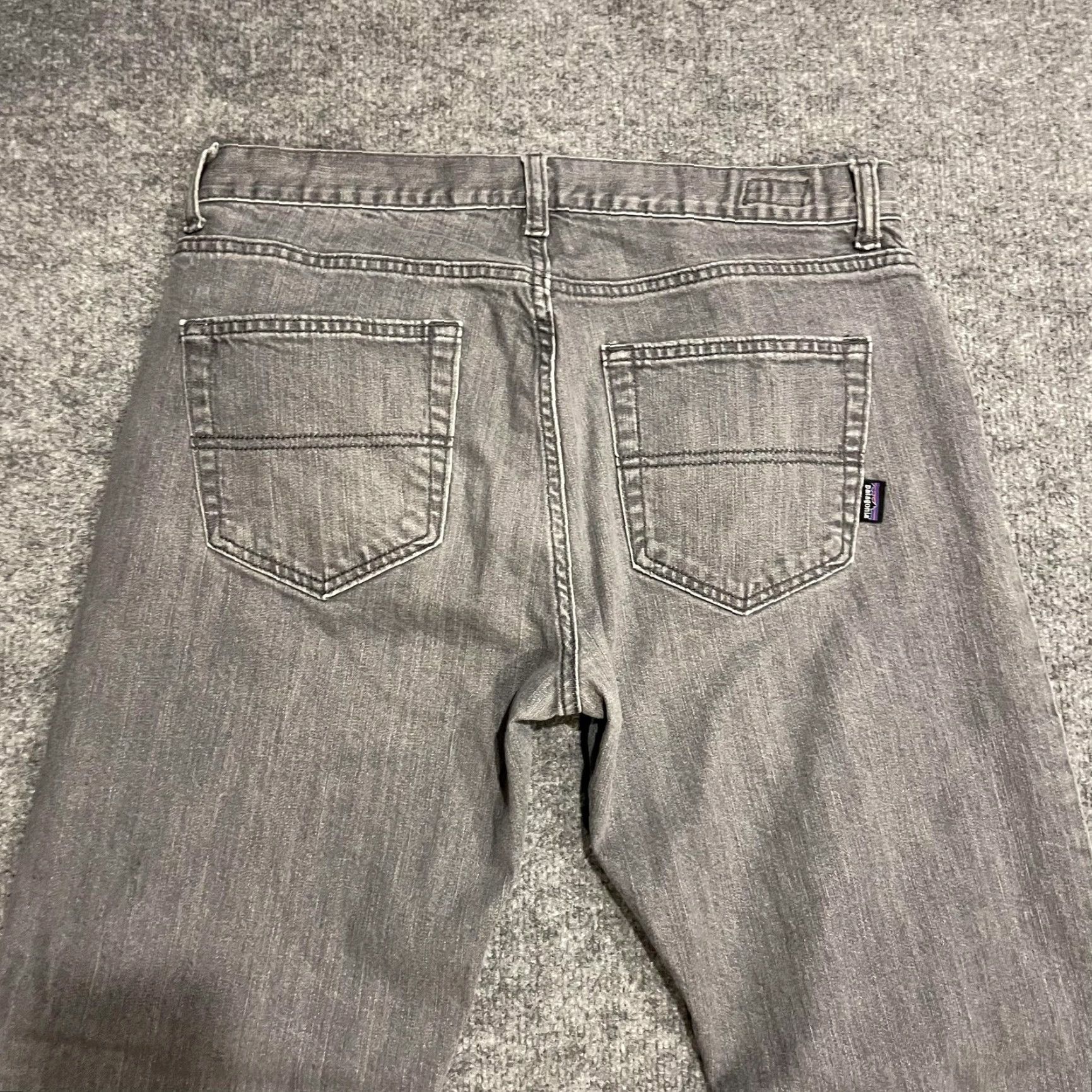 Patagonia Patagonia Iron Clad Denim Jeans Mens 34x32 Gray Straight Button Fly Organic Cotton Blend 98% Organic Cotton 2% Spandex Charcoal Wash Size US 34 / EU 50 - 4 Thumbnail