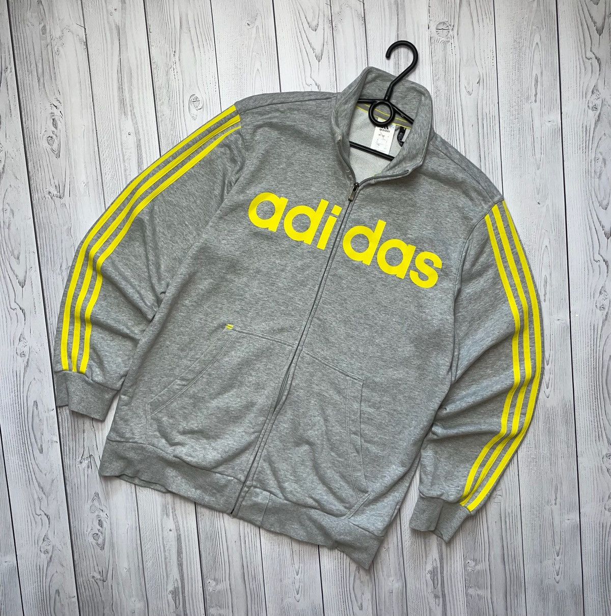 Vintage Vintage adidas essentials performance tracksuit size L Size US L / EU 52-54 / 3 - 2 Thumbnail
