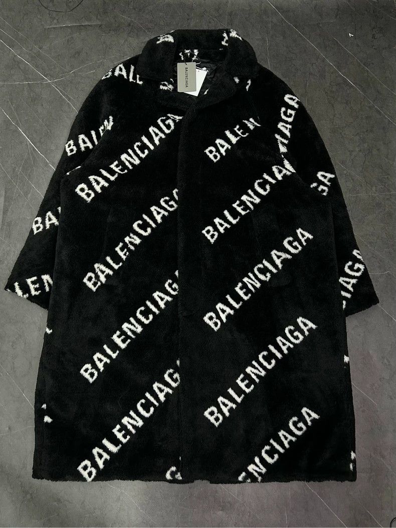 Balenciaga Balenciaga size 44 Teddy coat full of bullet screen logo Size S / US 4 / IT 40 - 1 Thumbnail