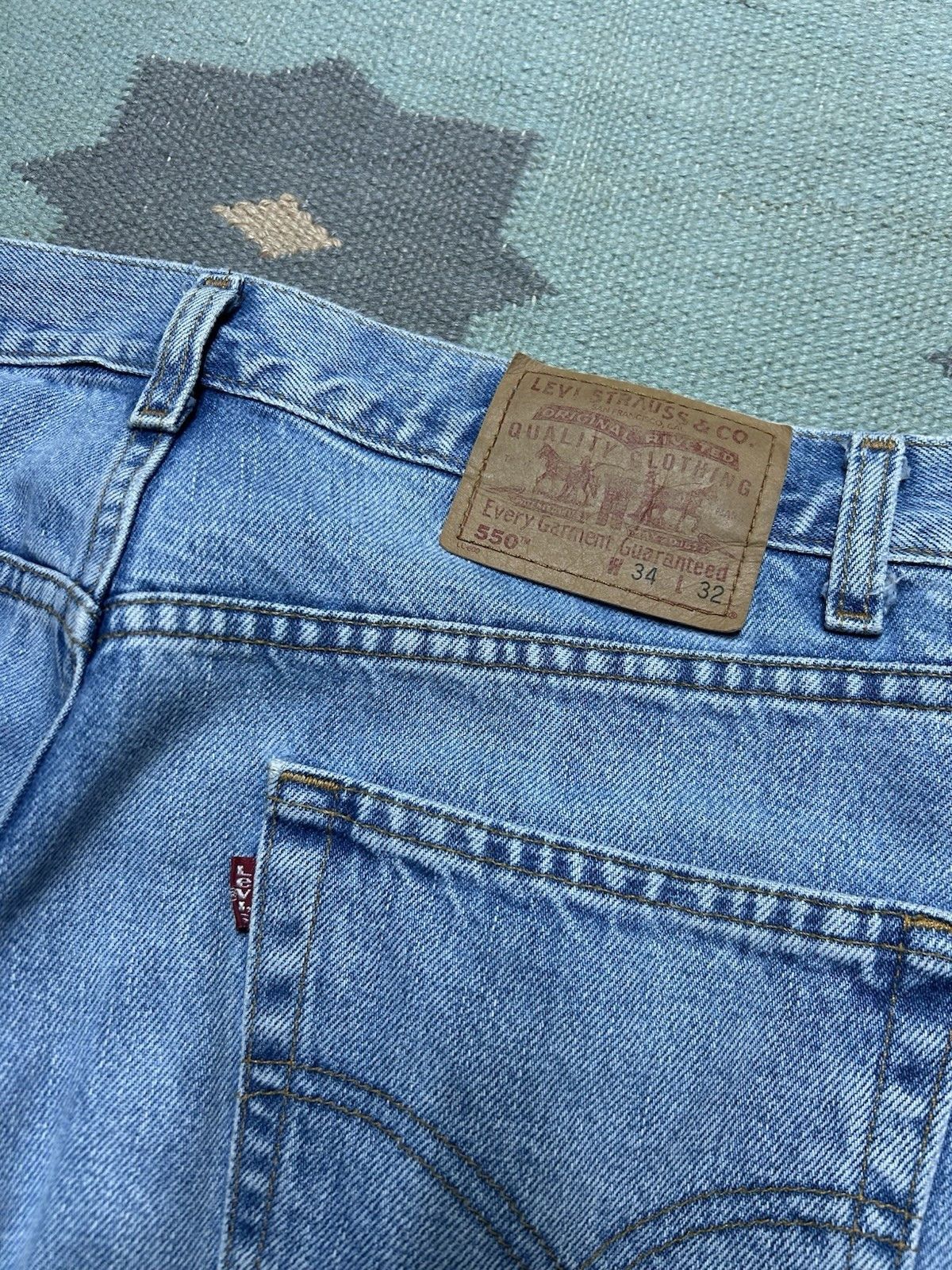 Vintage Vtg 90s Levi’s 550 jeans relaxed skater USA light wash 33x32 Size US 33 - 11 Thumbnail