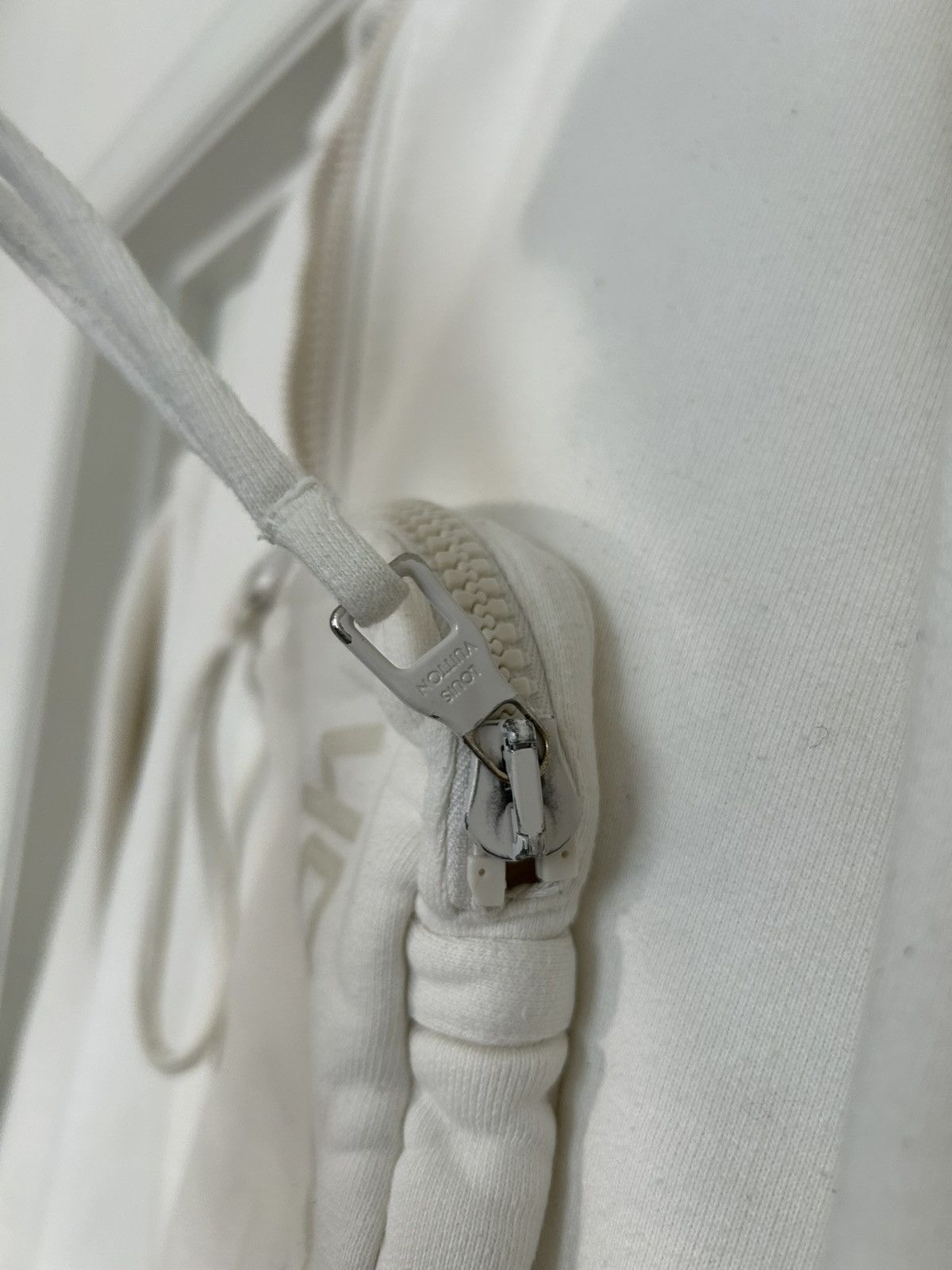 Louis Vuitton Louis Vuitton white 3D patched pocket half-zipped hoodie Size US L / EU 52-54 / 3 - 4 Thumbnail