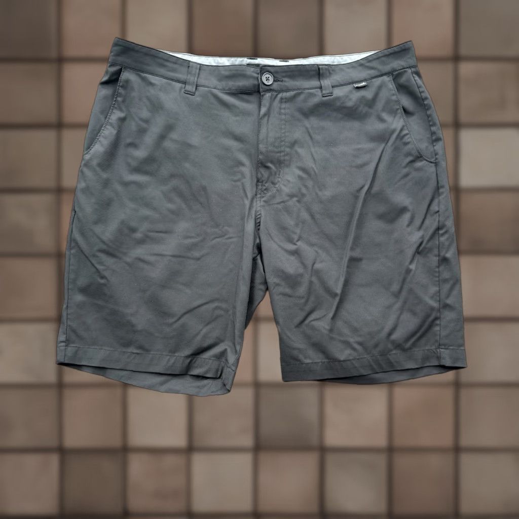 TravisMathew Travis Mathew Shorts Men 38 Black Flat Front Performance Golf Stretch Athletic Chino Casual Size US 38 / EU 54 - 1 Thumbnail