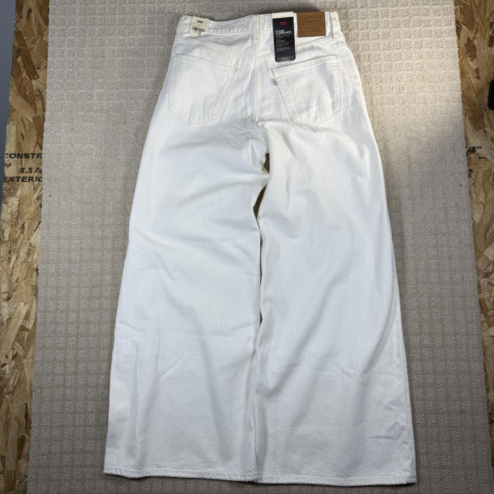 Levi’s XL Flood White Wide Leg Jeans 32x32 NWT