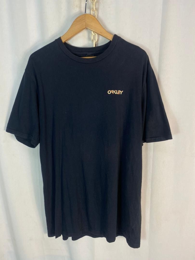 Oakley Best offer 🔥Oakley spellout tshirt Size US XL / EU 56 / 4 - 3 Thumbnail