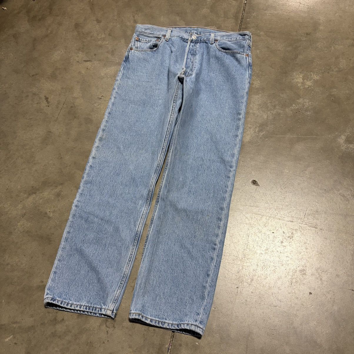 Levi's Vintage Levis 501 Denim Jeans Faded Washed Button Fly 90s Size US 34 / EU 50 - 2 Thumbnail
