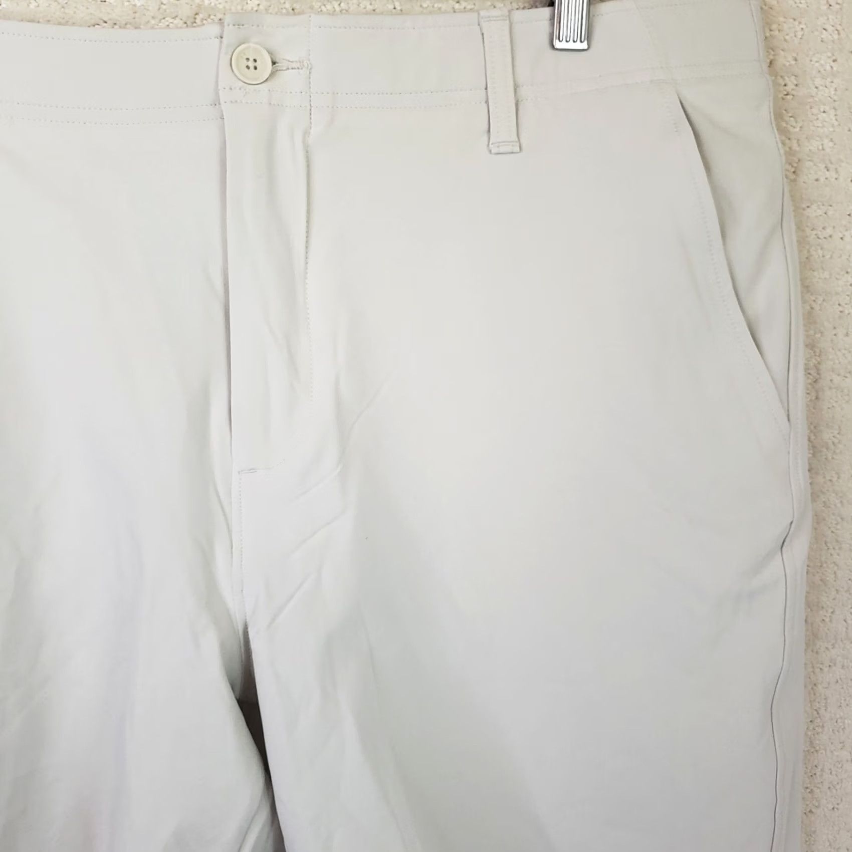 Under Armour Under Armour Shorts Casual Men's 40x10 Khaki Beige Polyester Spandex Relaxed Inseam 10" Cargo Button Zipper Logo Breathable EUC Size US 40 / EU 56 - 3 Thumbnail