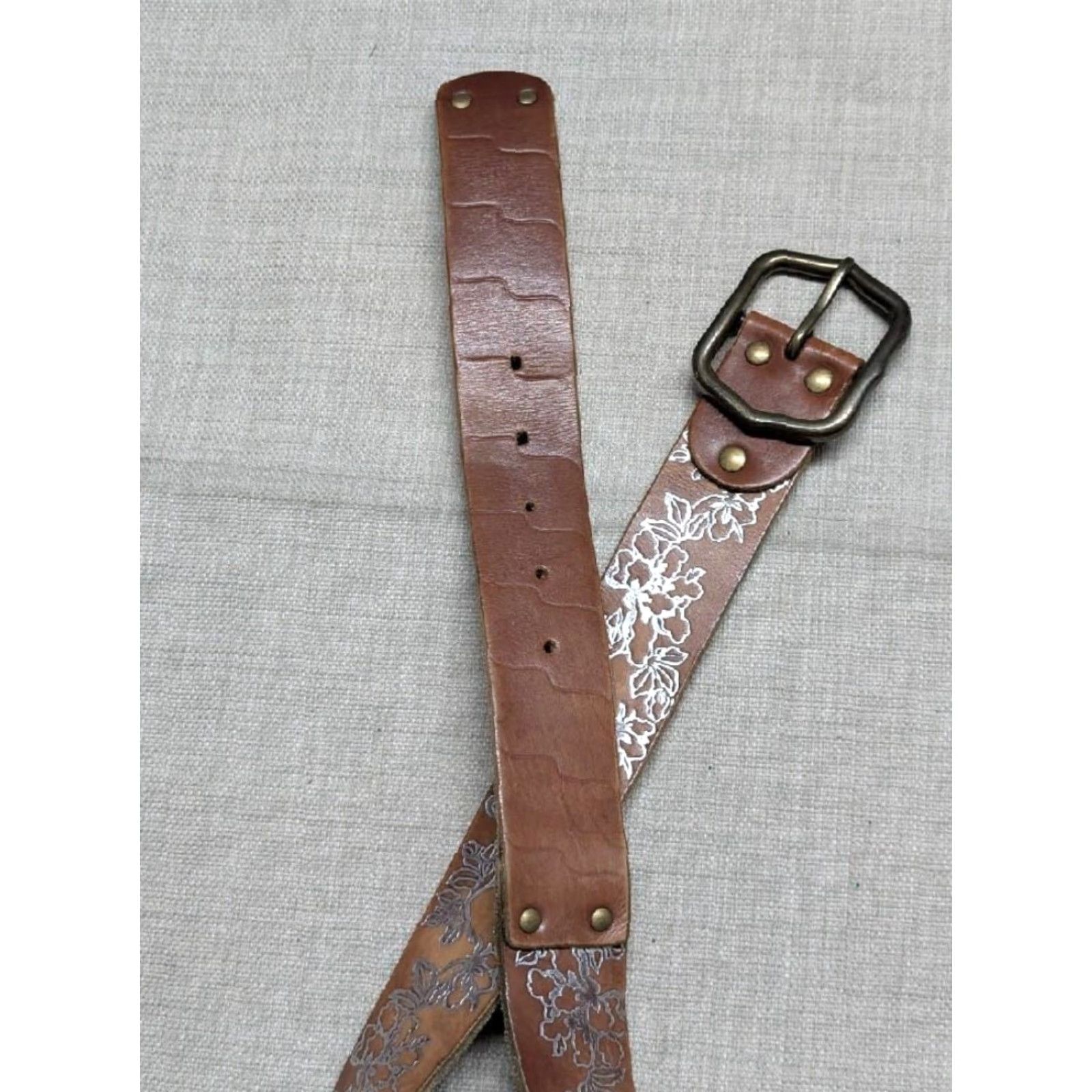 Lucky Brand VINTAGE Lucky Brand belt Leather floral COWHIDE brass buckle 30 brown Unisex Adults Small details included 90s Y2K Womens Mens Boys Girls Size 30 - 6 Thumbnail