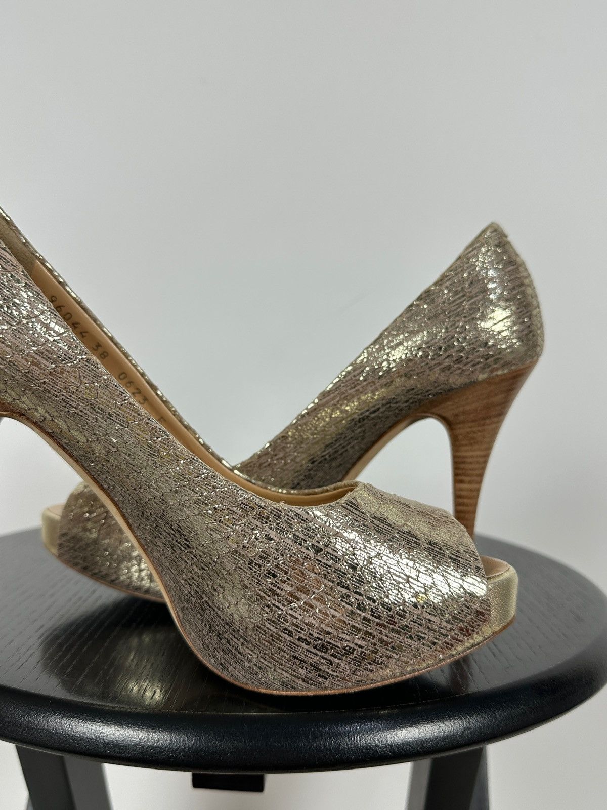 Giuseppe Zanotti Giuseppe Zanotti Gold Metallic Python Embossed Leather Pumps Size US 8 / IT 38 - 19 Thumbnail
