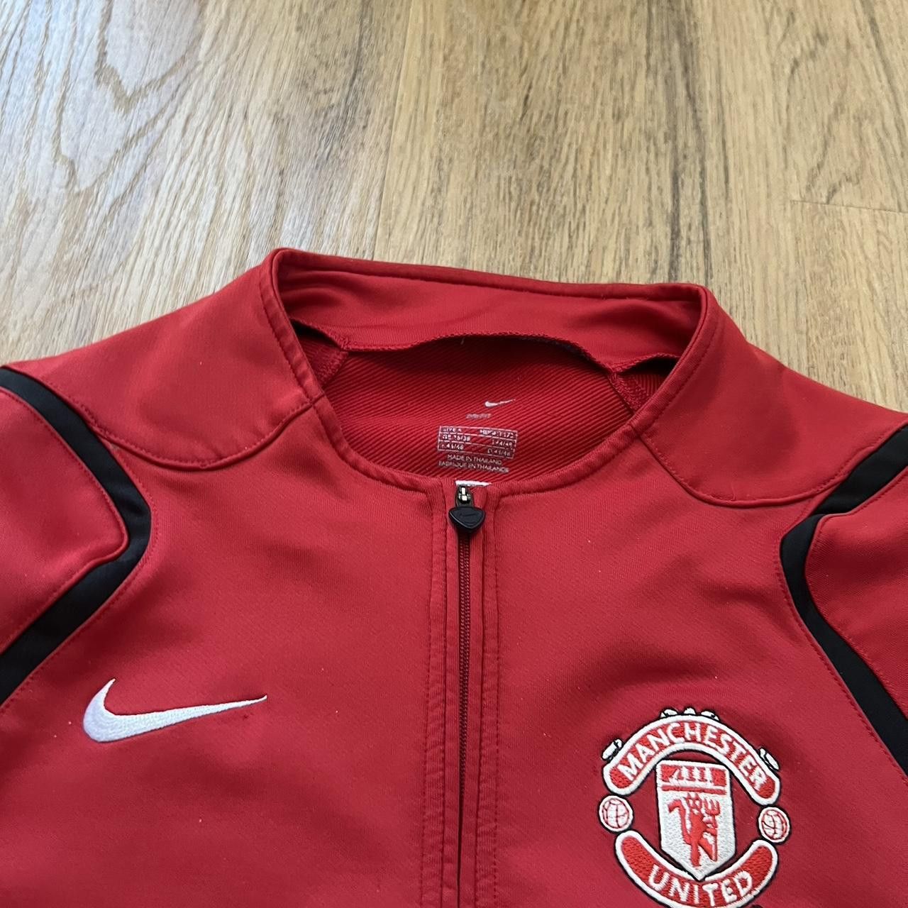 Nike 2005-06 Manchester United Nike Dri-Fit red quarter Size US S / EU 44-46 / 1 - 5 Thumbnail