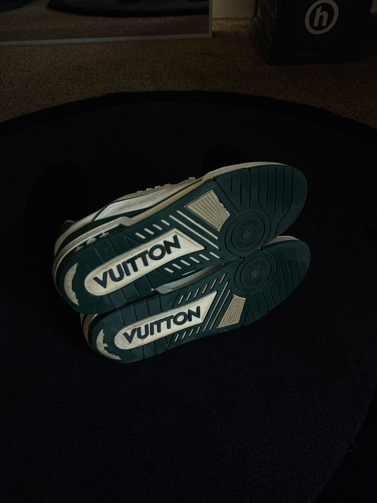 Louis Vuitton × Virgil Abloh RARE OG Virgil LV Trainer Green 10.5 Used Size US 10.5 / EU 43-44 - 7 Thumbnail