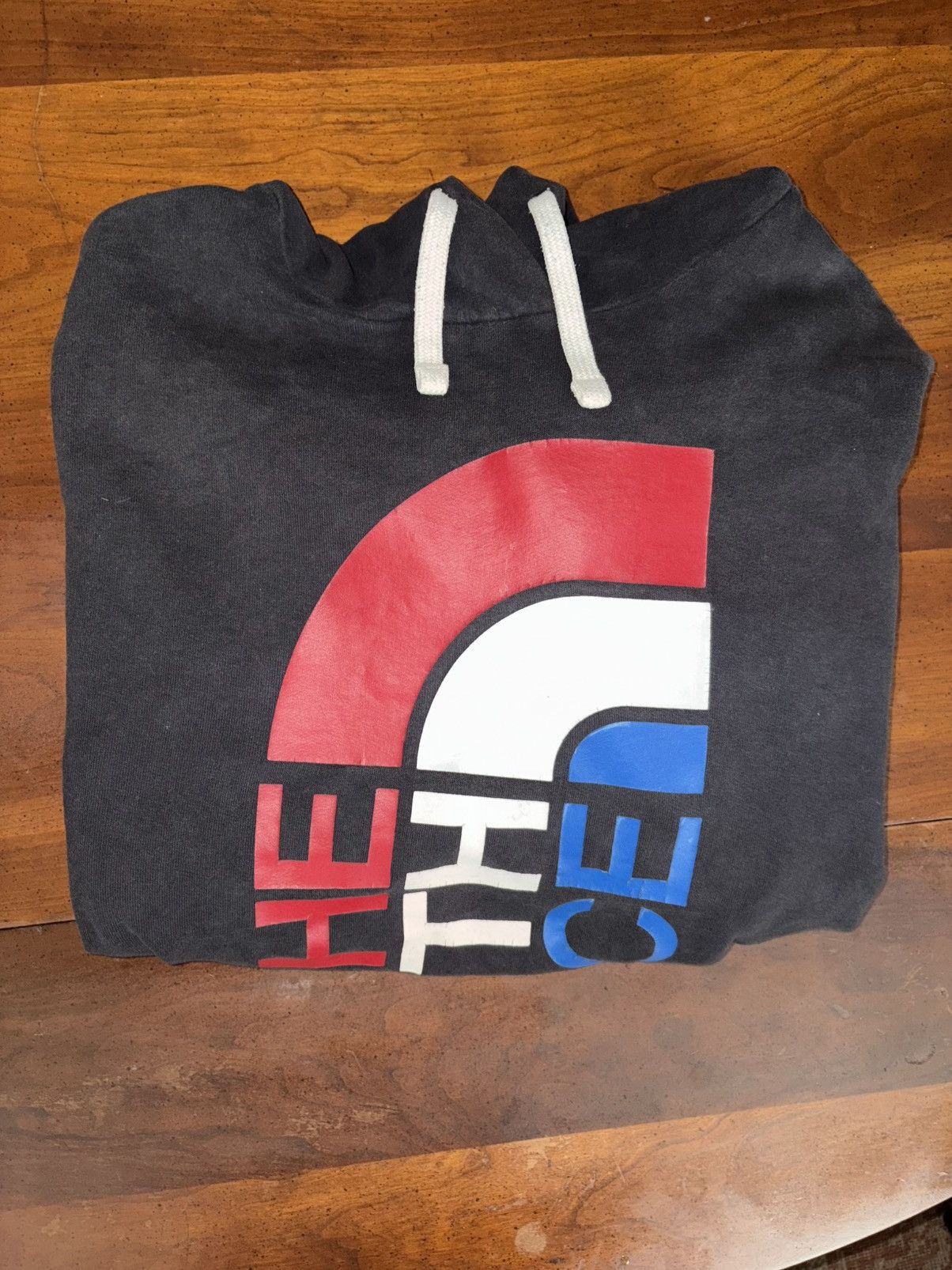 The North Face 00’s the north face hoodie - size L Size US L / EU 52-54 / 3 - 6 Thumbnail