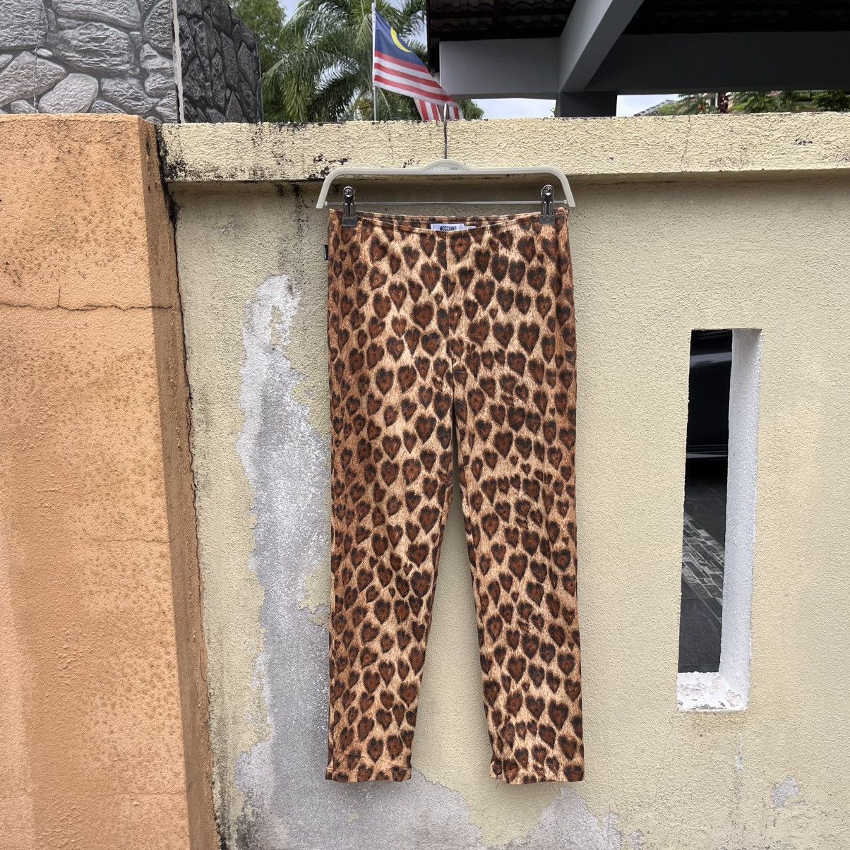 Moschino 90s moschino heart printed Size 27" / US 4 / IT 40 - 1 Thumbnail